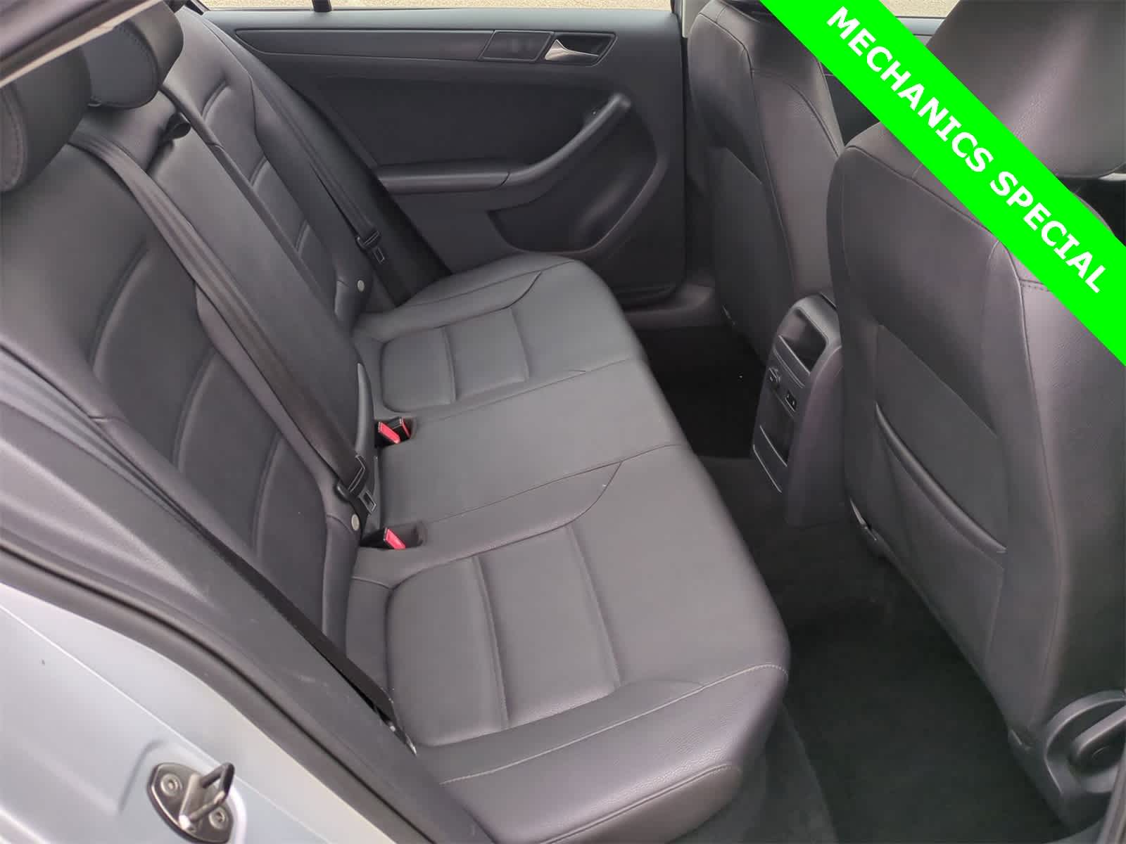 Thumbnail: 2011 Volkswagen Jetta - 20