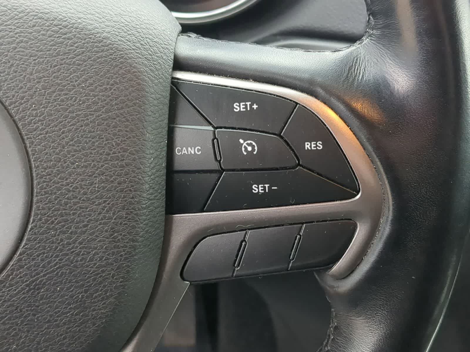 Thumbnail: 2021 Jeep Grand Cherokee - 24