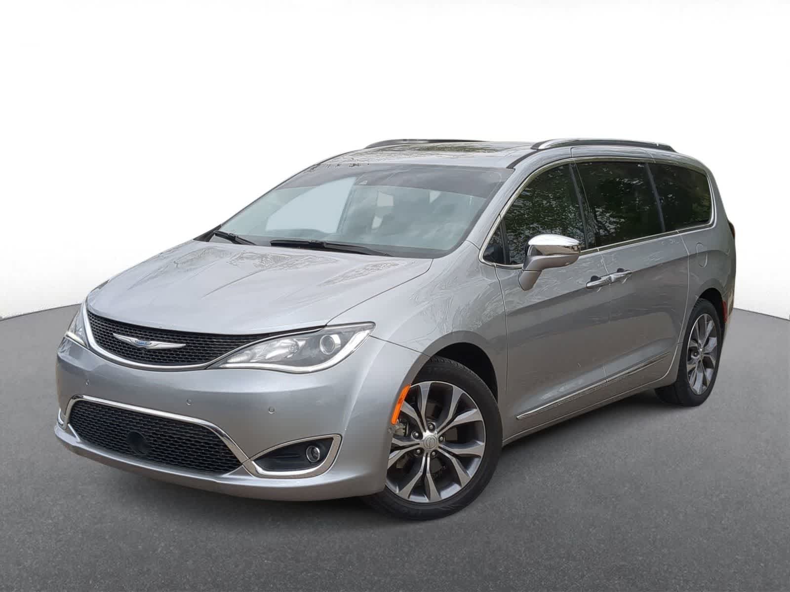 2018 Chrysler Pacifica Limited's photo