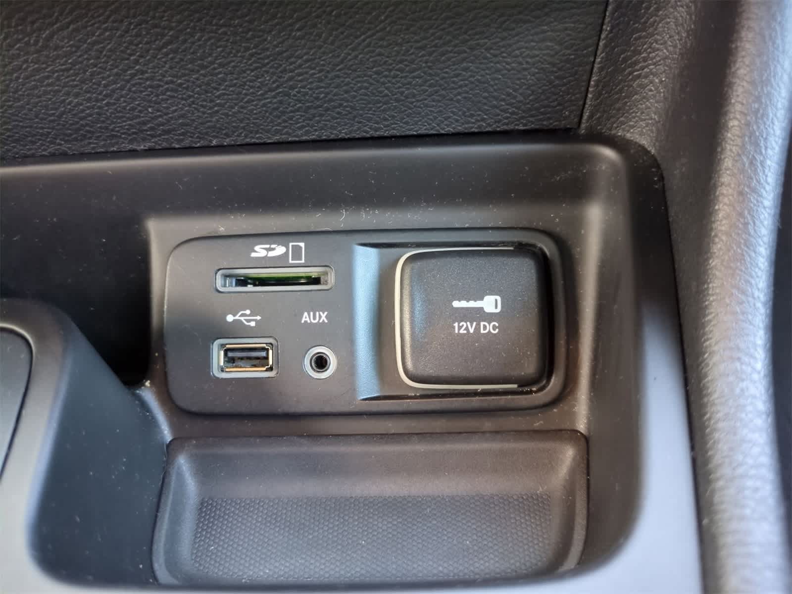 Thumbnail: 2016 Jeep Cherokee - 32