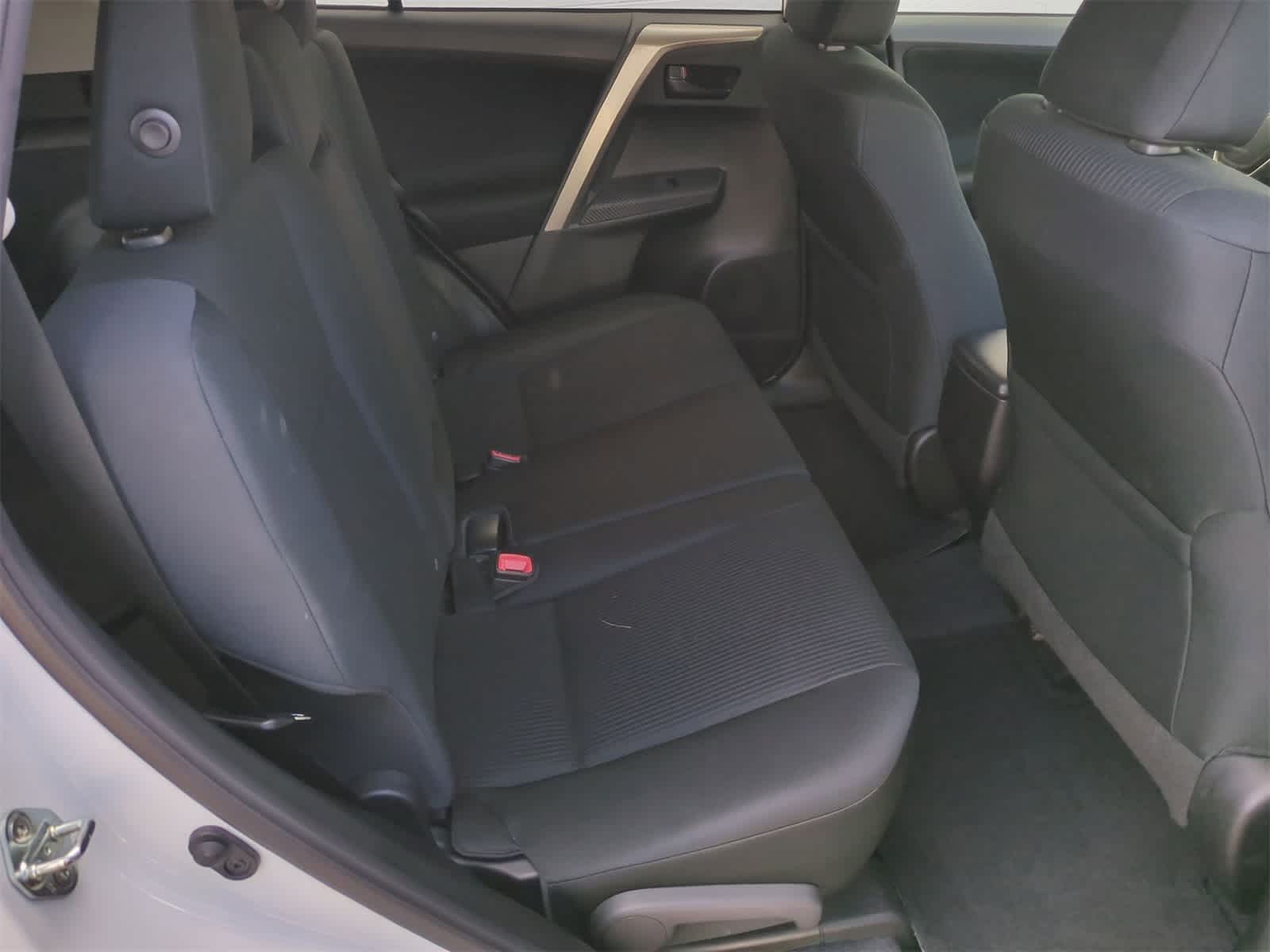 Thumbnail: 2015 Toyota RAV4 - 19