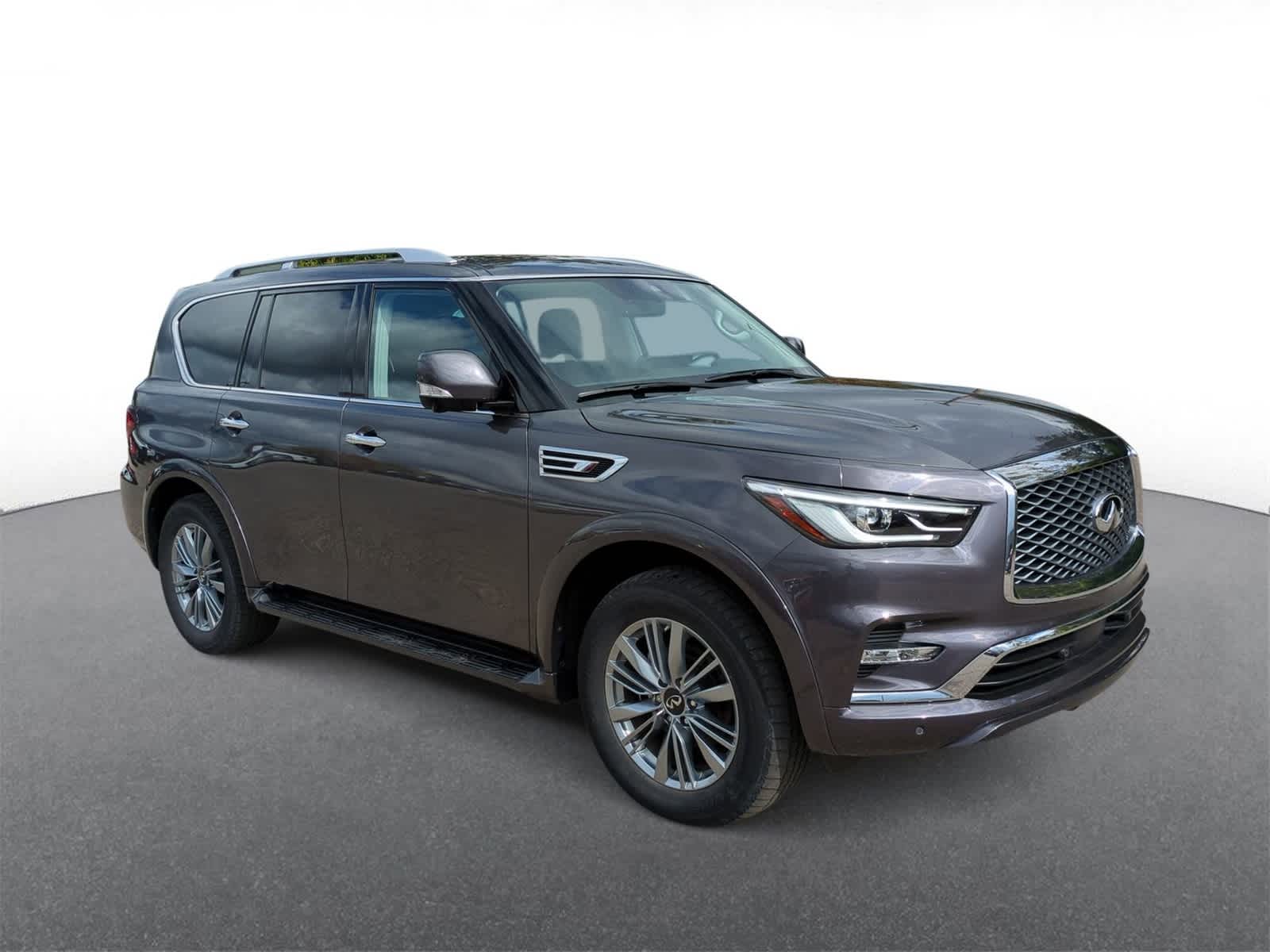 2022 Infiniti QX80 Luxe photo 2