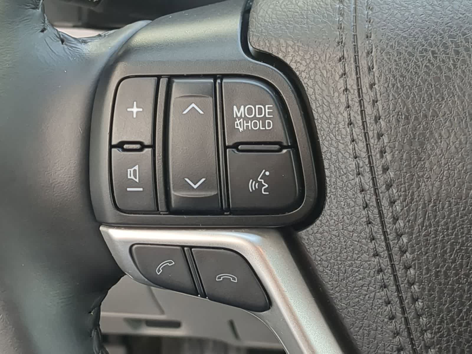 Thumbnail: 2019 Toyota Highlander - 23