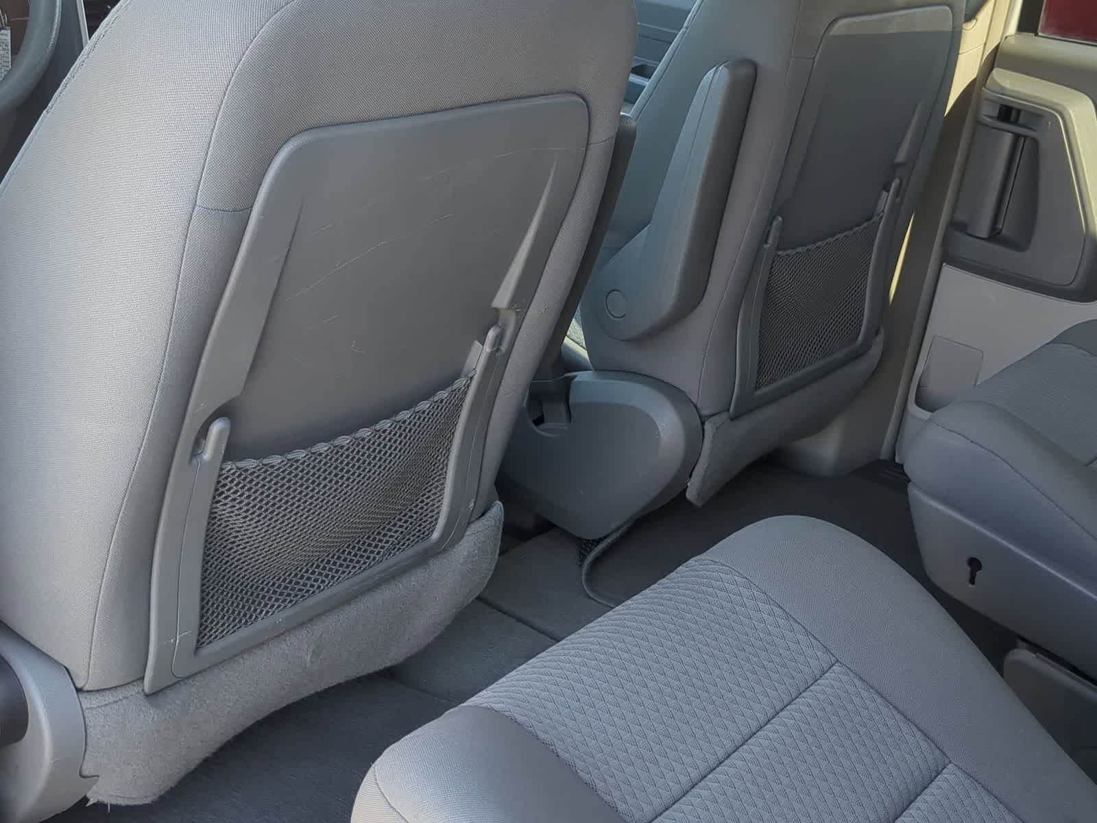 Thumbnail: 2010 Chrysler Town & Country - 18