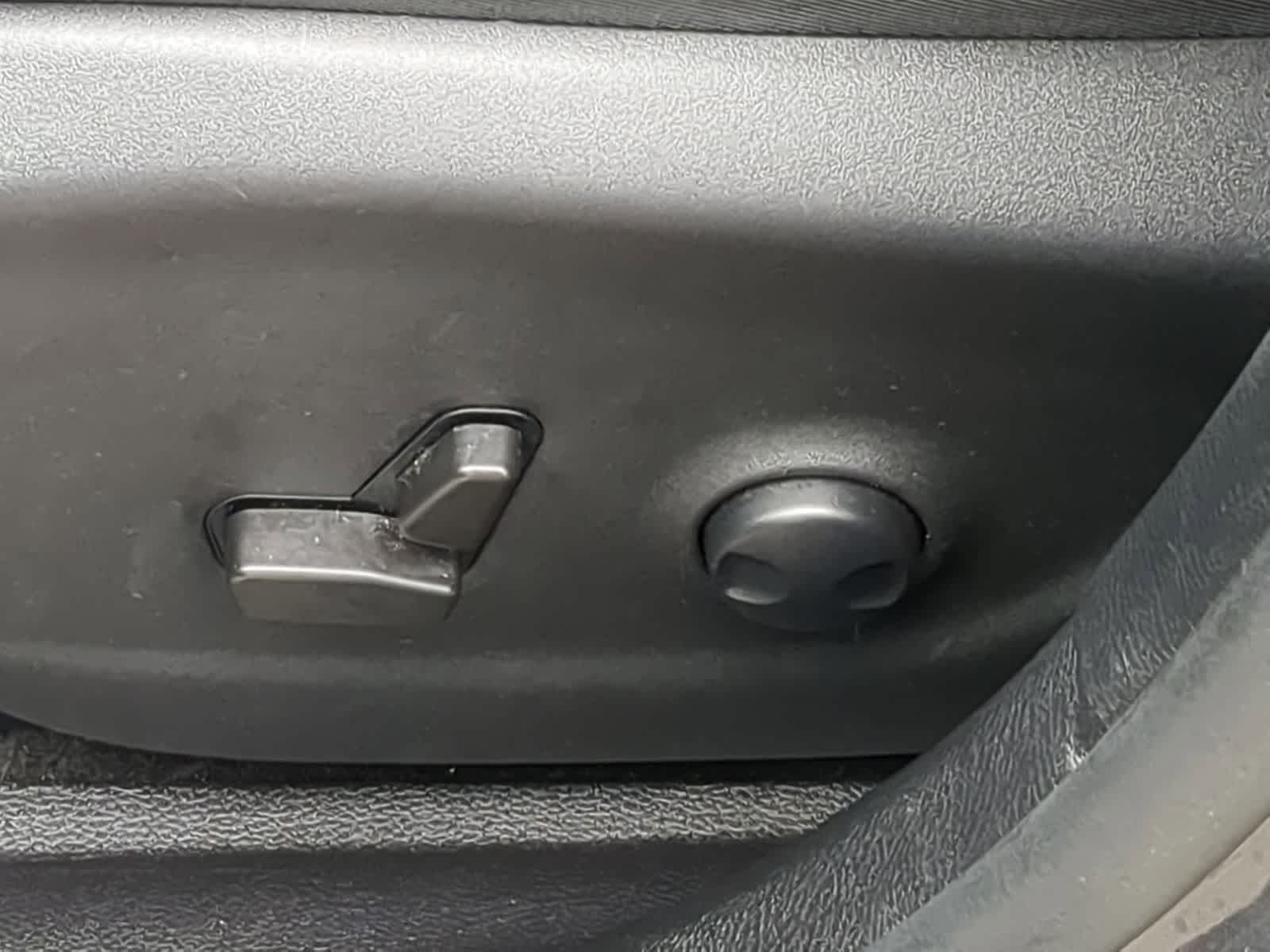 Thumbnail: 2022 Jeep Cherokee - 17