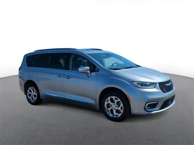 Used 2021 Chrysler Pacifica Limited with VIN 2C4RC3GG2MR590748 for sale in Troy, MI