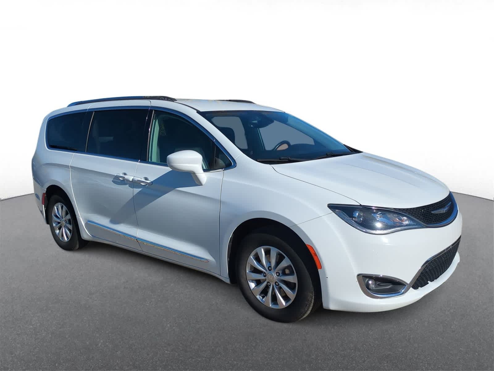 2018 Chrysler Pacifica Touring Plus photo 2