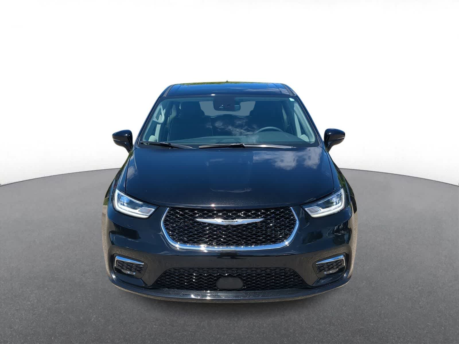 Thumbnail: 2024 Chrysler Pacifica - 3
