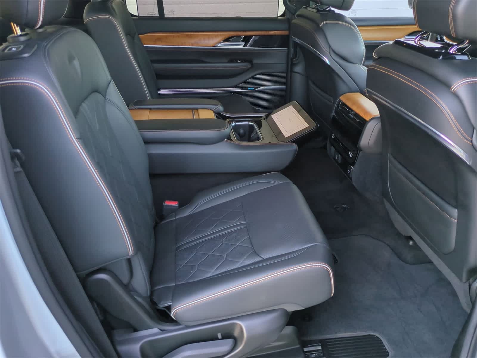 Thumbnail: 2022 Jeep Grand Wagoneer - 20