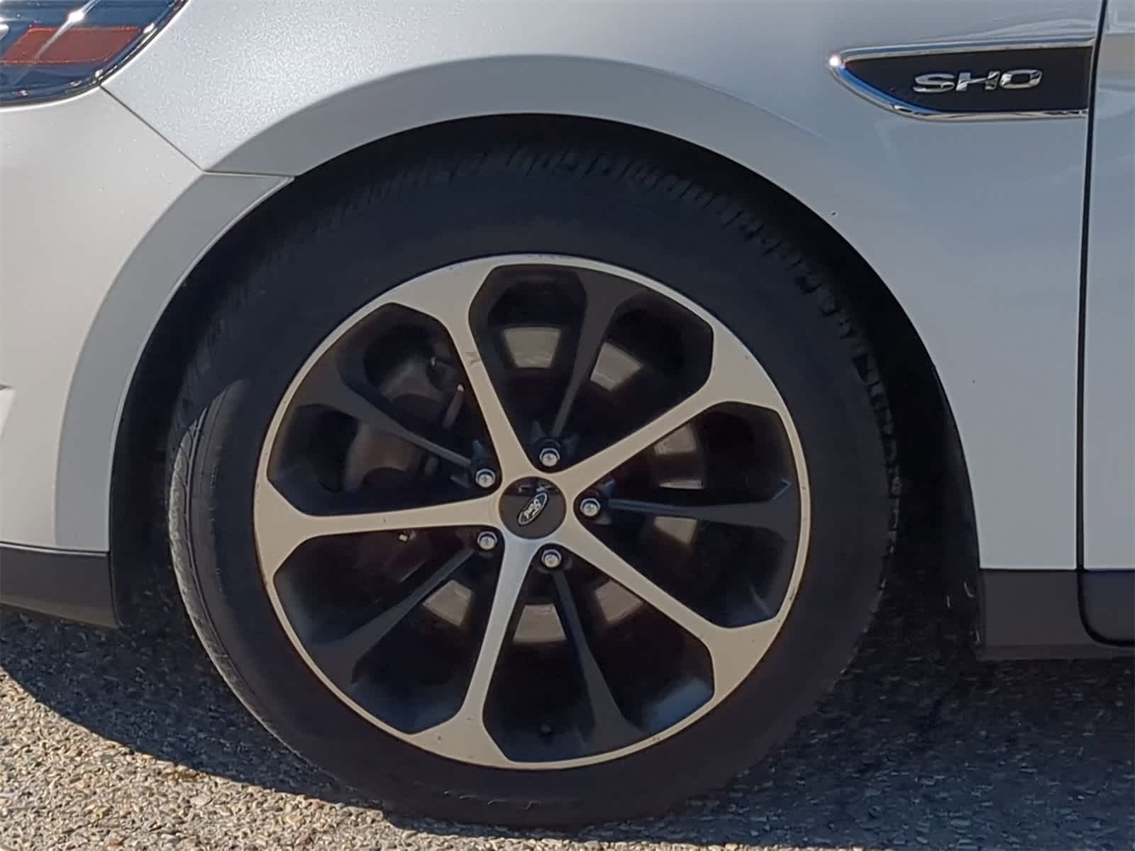 Thumbnail: 2016 Ford Taurus - 21