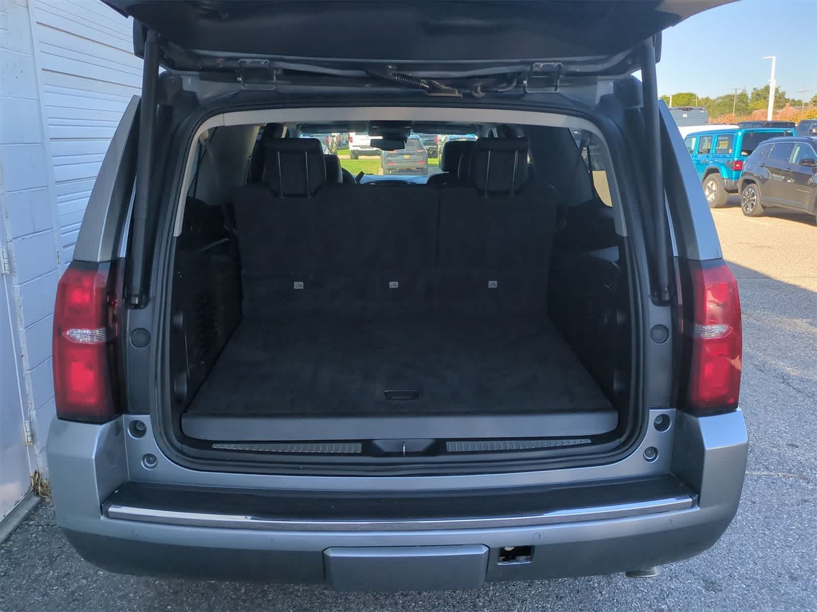 Thumbnail: 2020 Chevrolet Suburban - 34