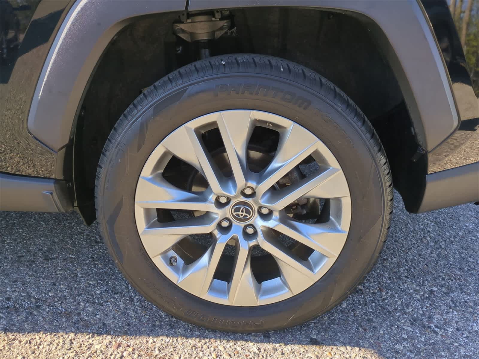 Thumbnail: 2019 Toyota RAV4 - 14