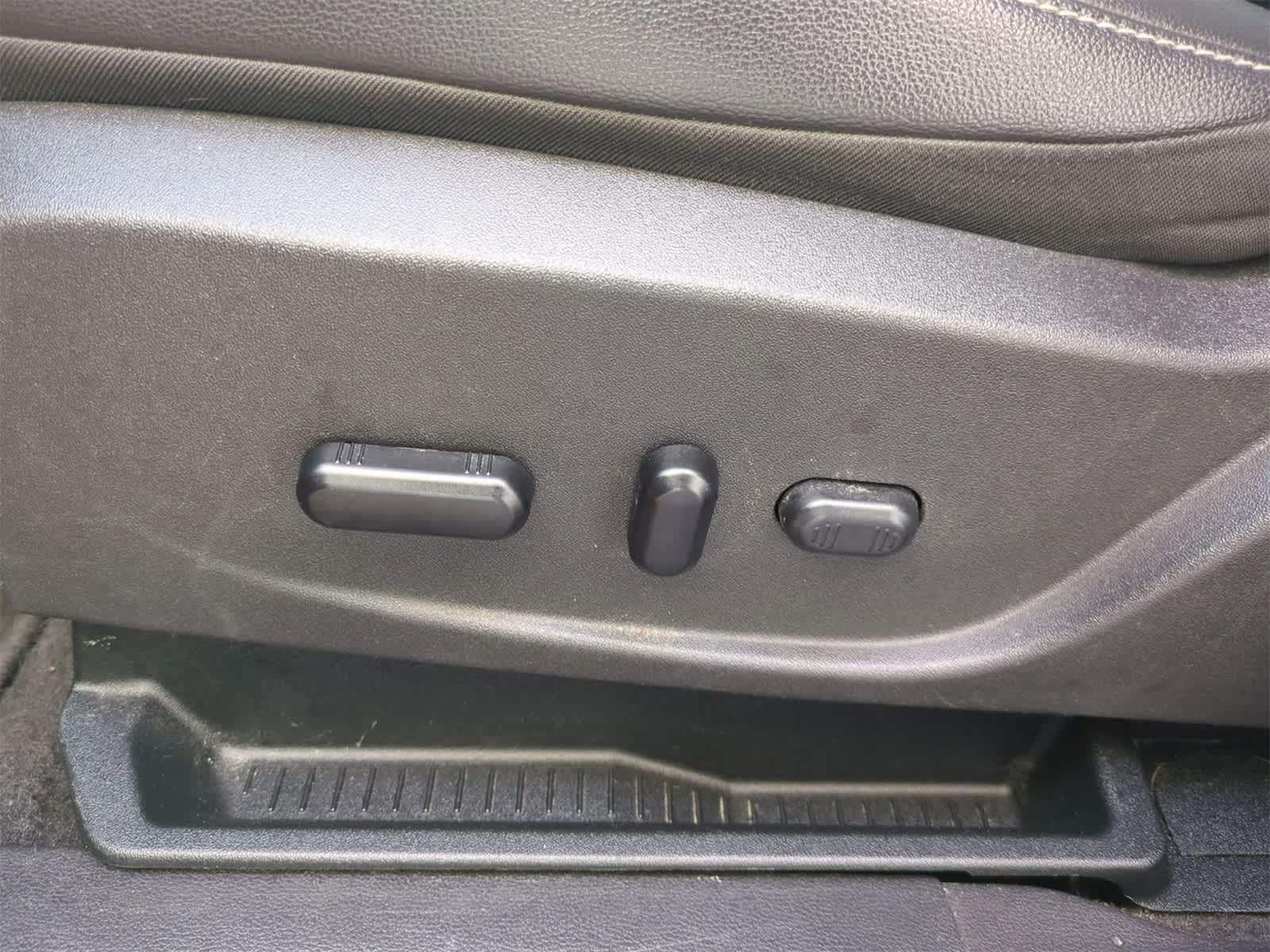 Thumbnail: 2019 Ford Escape - 16