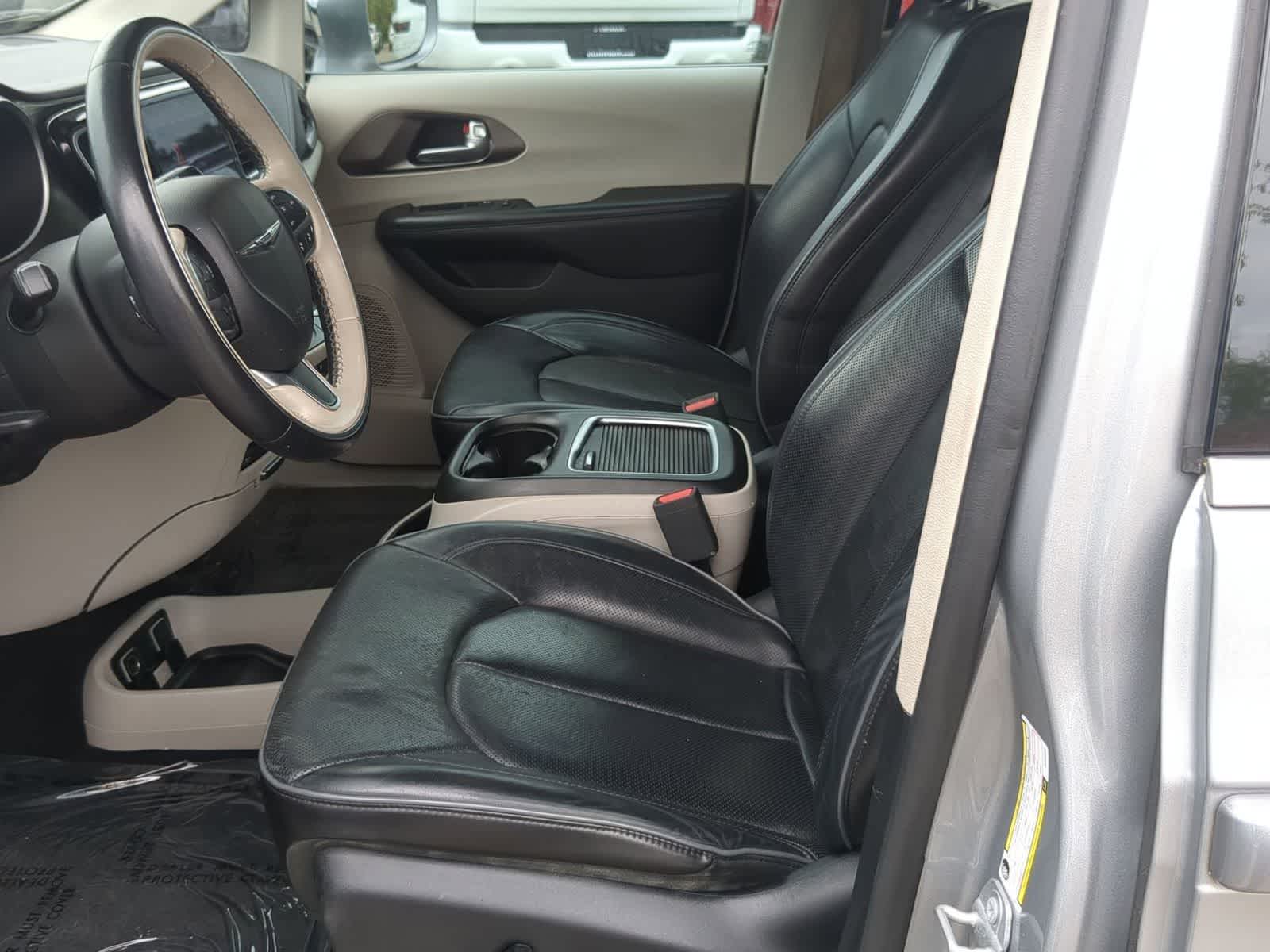 Thumbnail: 2018 Chrysler Pacifica - 16