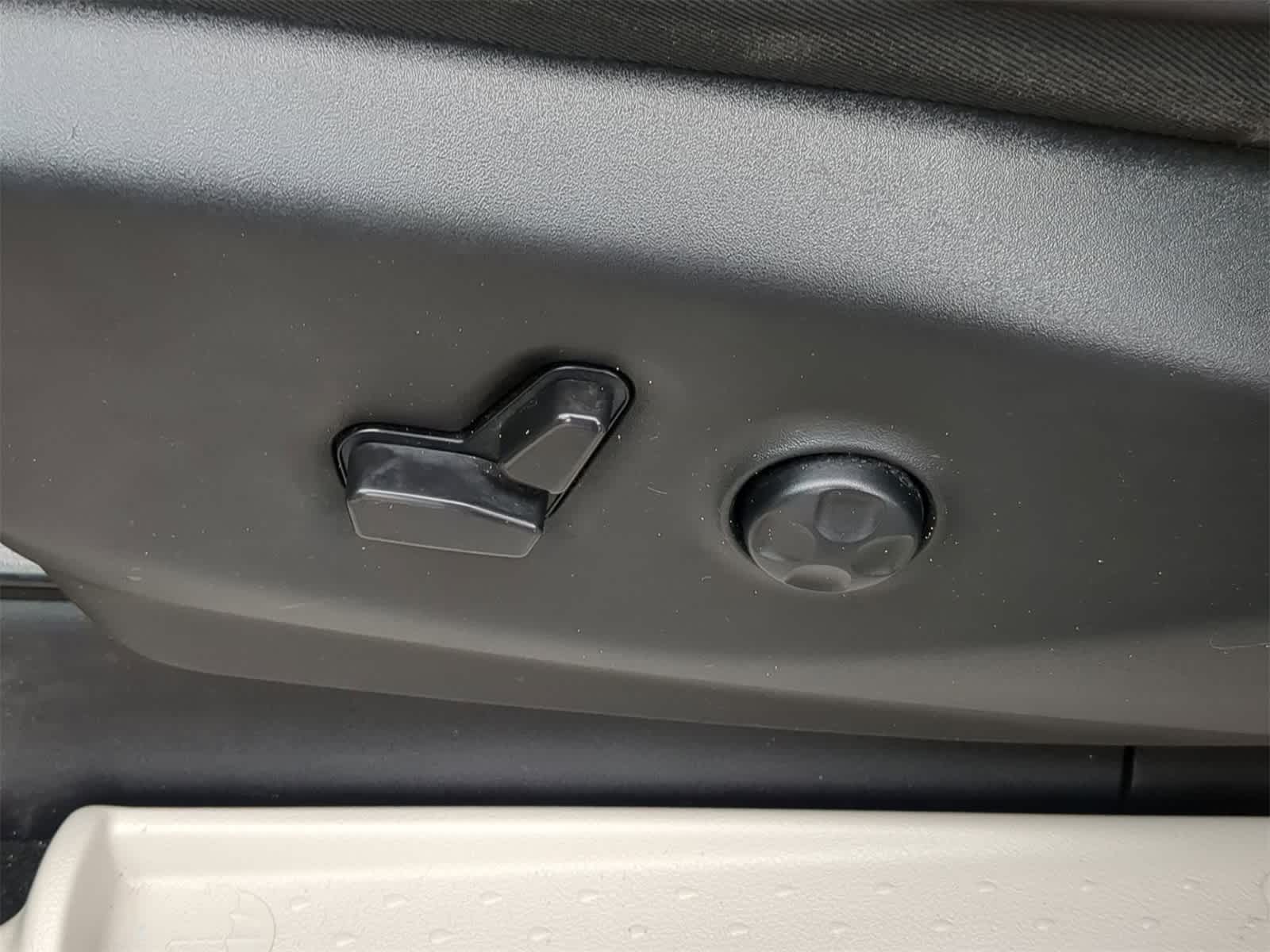 Thumbnail: 2023 Chrysler Pacifica - 17