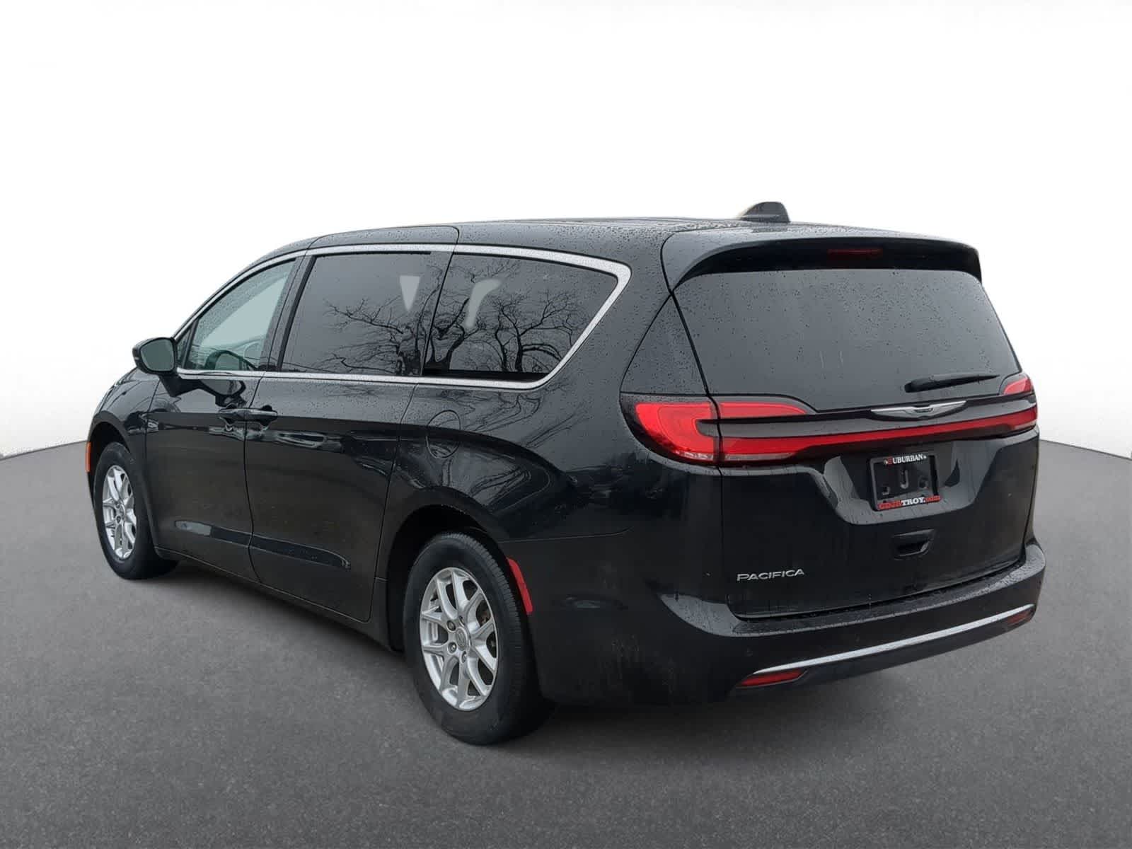 Thumbnail: 2023 Chrysler Pacifica - 6