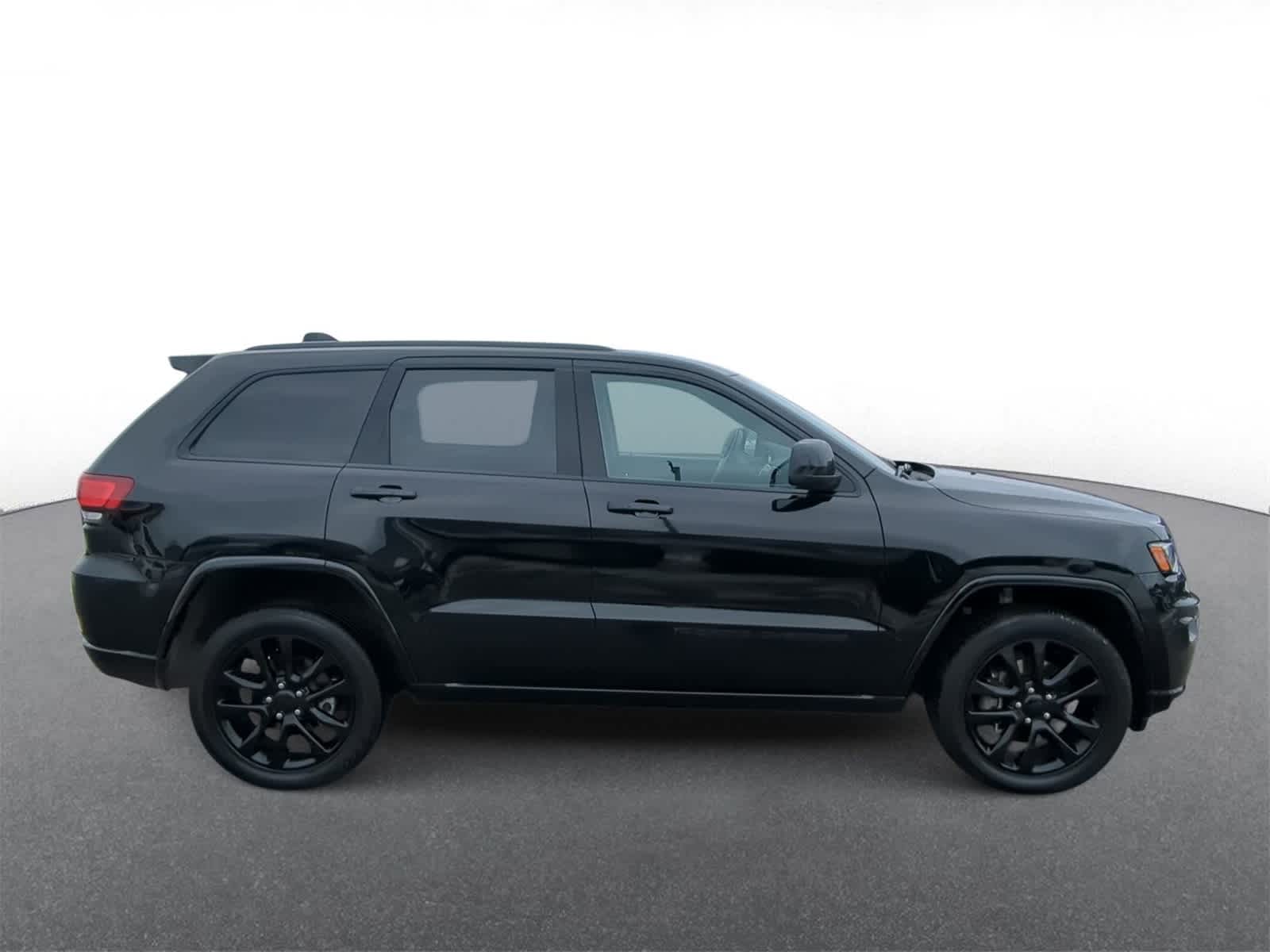 Thumbnail: 2022 Jeep Grand Cherokee - 9