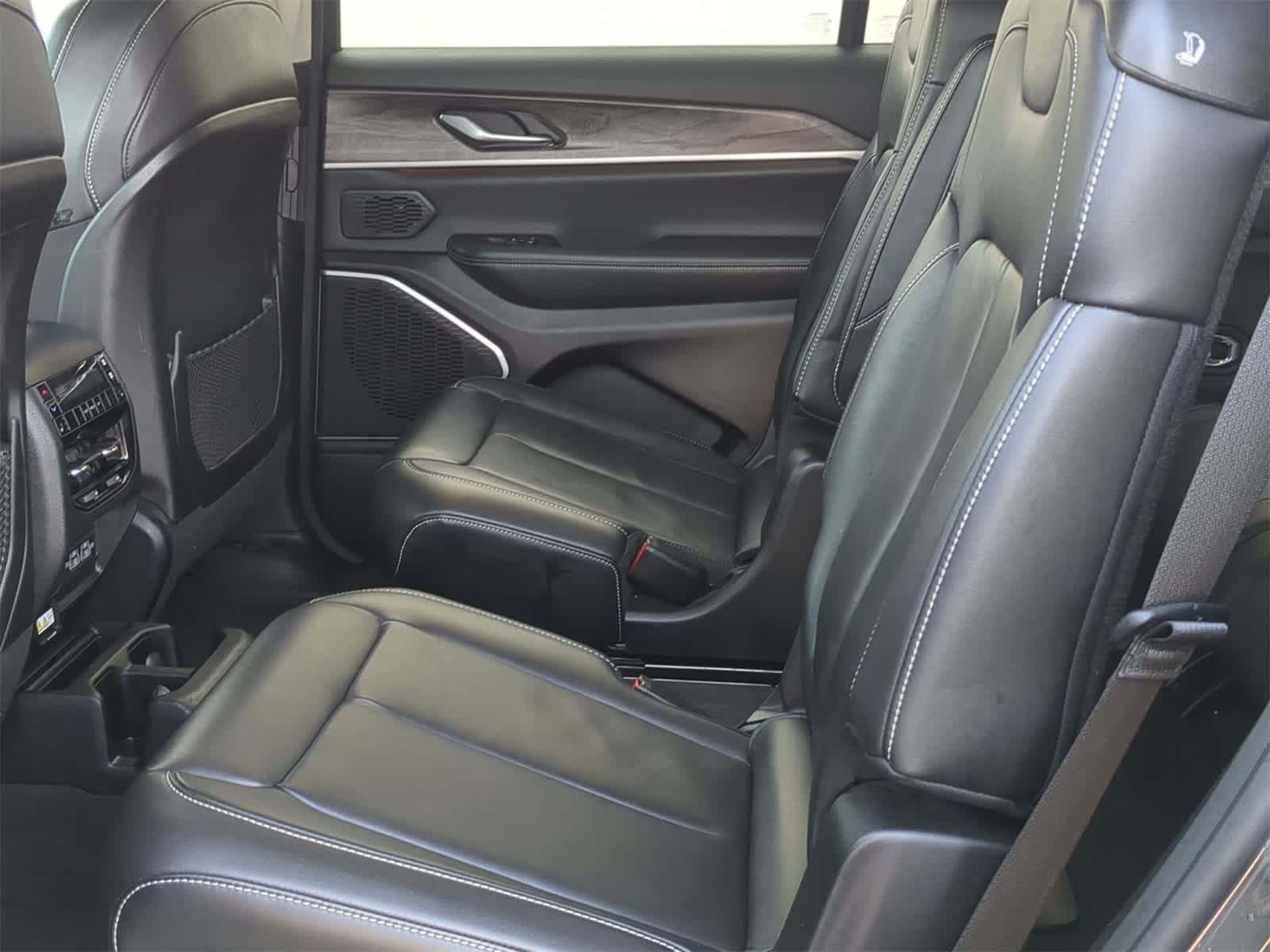 Thumbnail: 2022 Jeep Grand Cherokee L - 19