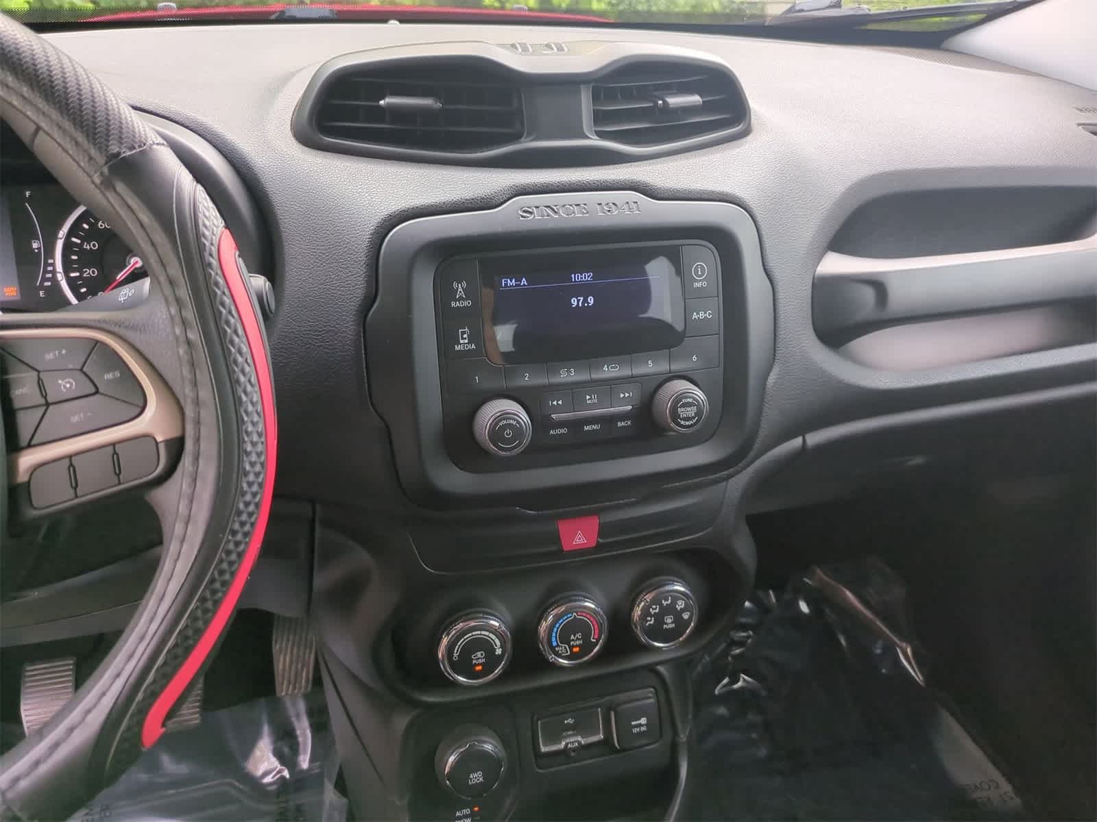 Thumbnail: 2017 Jeep Renegade - 25