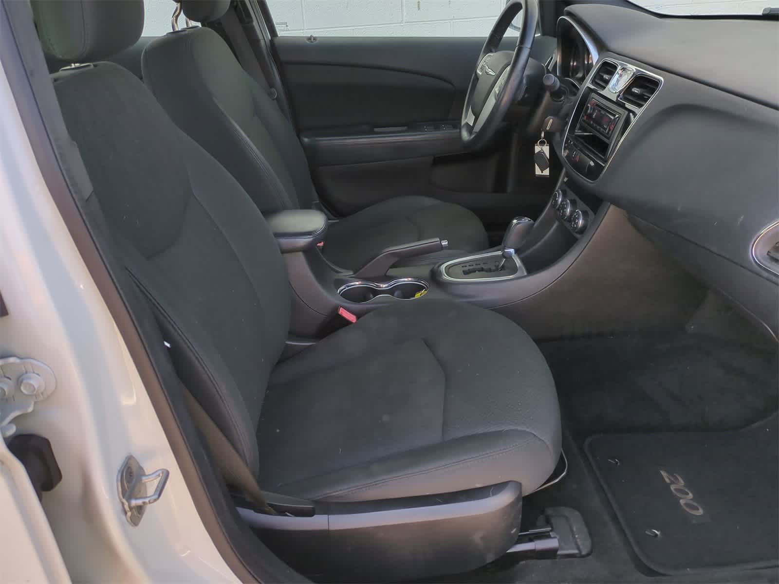 2012 Chrysler 200 Touring 18