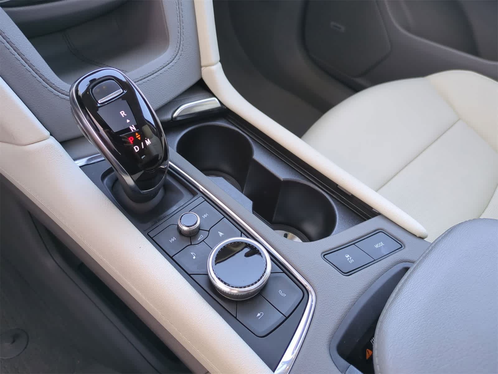 Thumbnail: 2024 Cadillac XT6 - 32