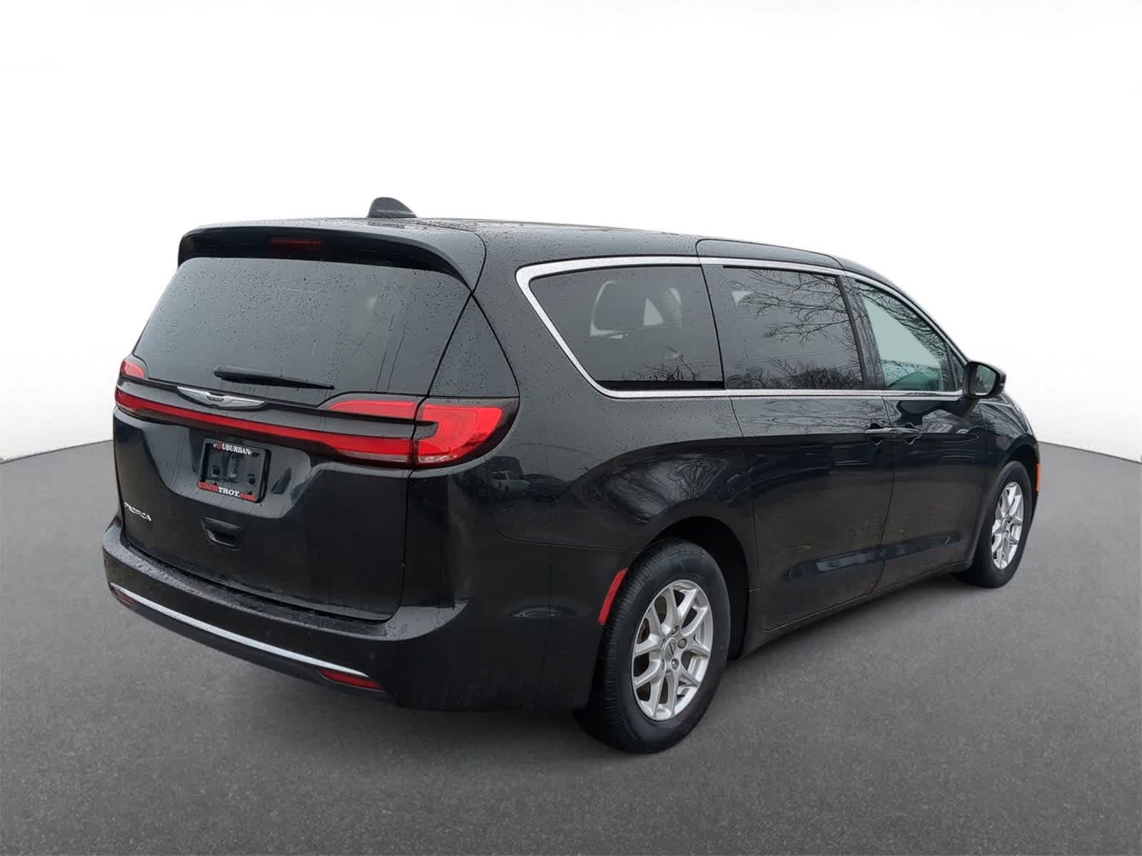 Thumbnail: 2023 Chrysler Pacifica - 8