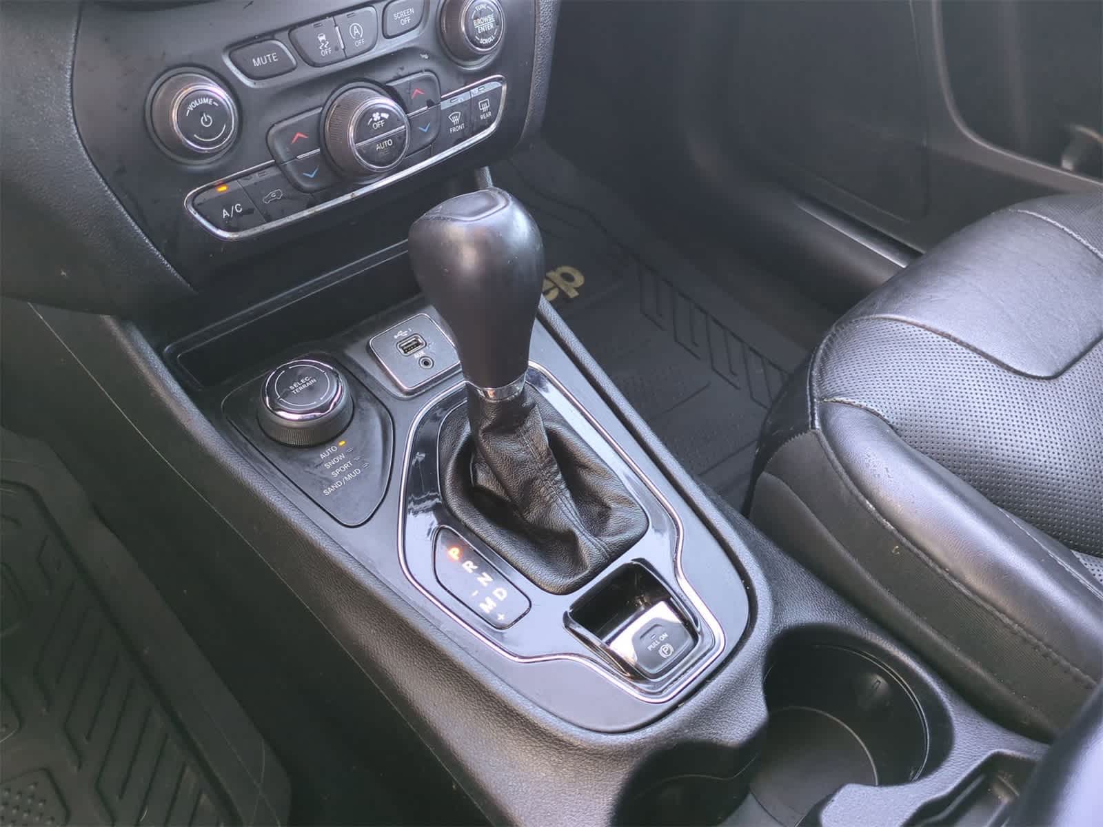 Thumbnail: 2019 Jeep Cherokee - 33