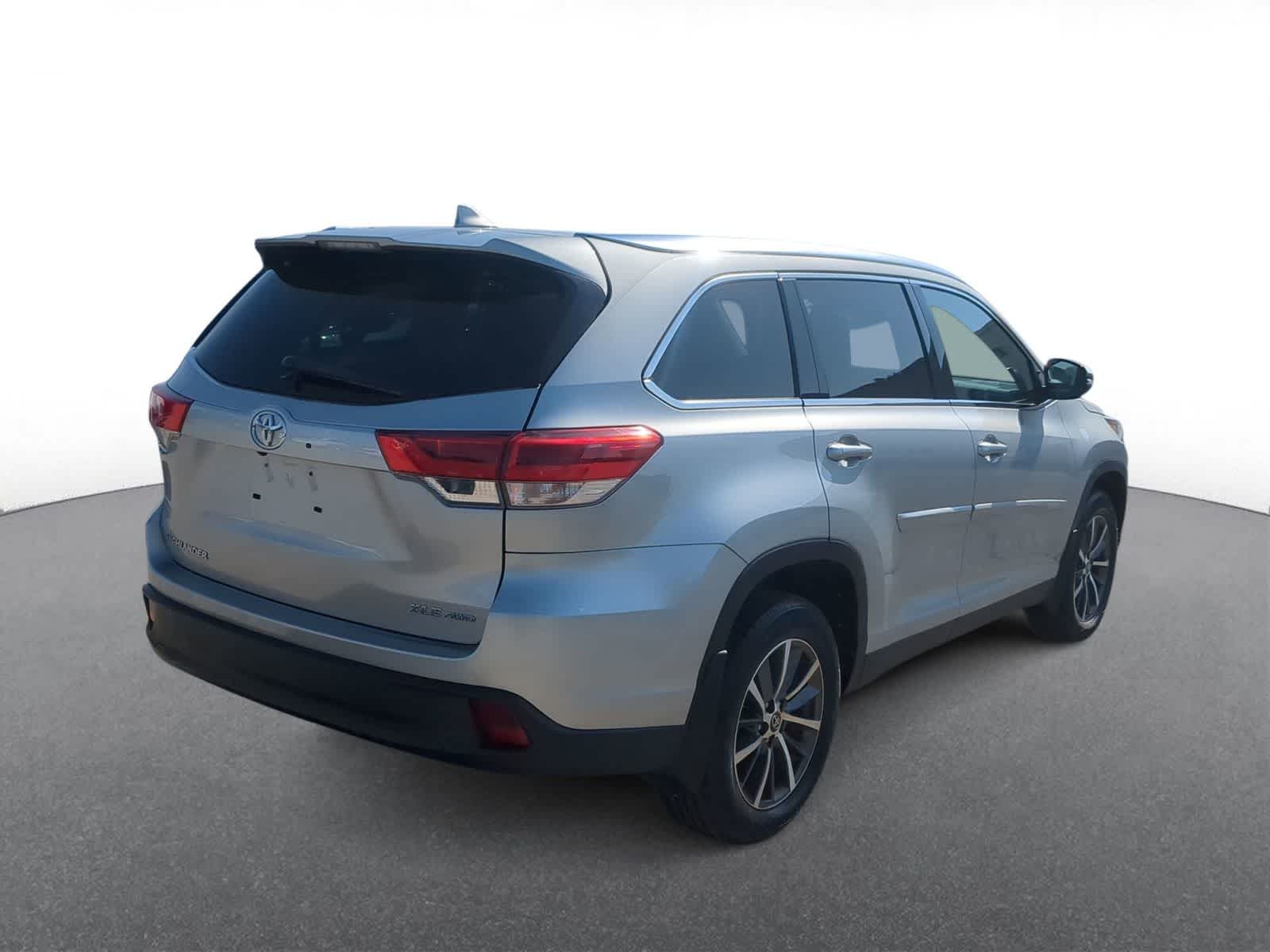 Thumbnail: 2019 Toyota Highlander - 8