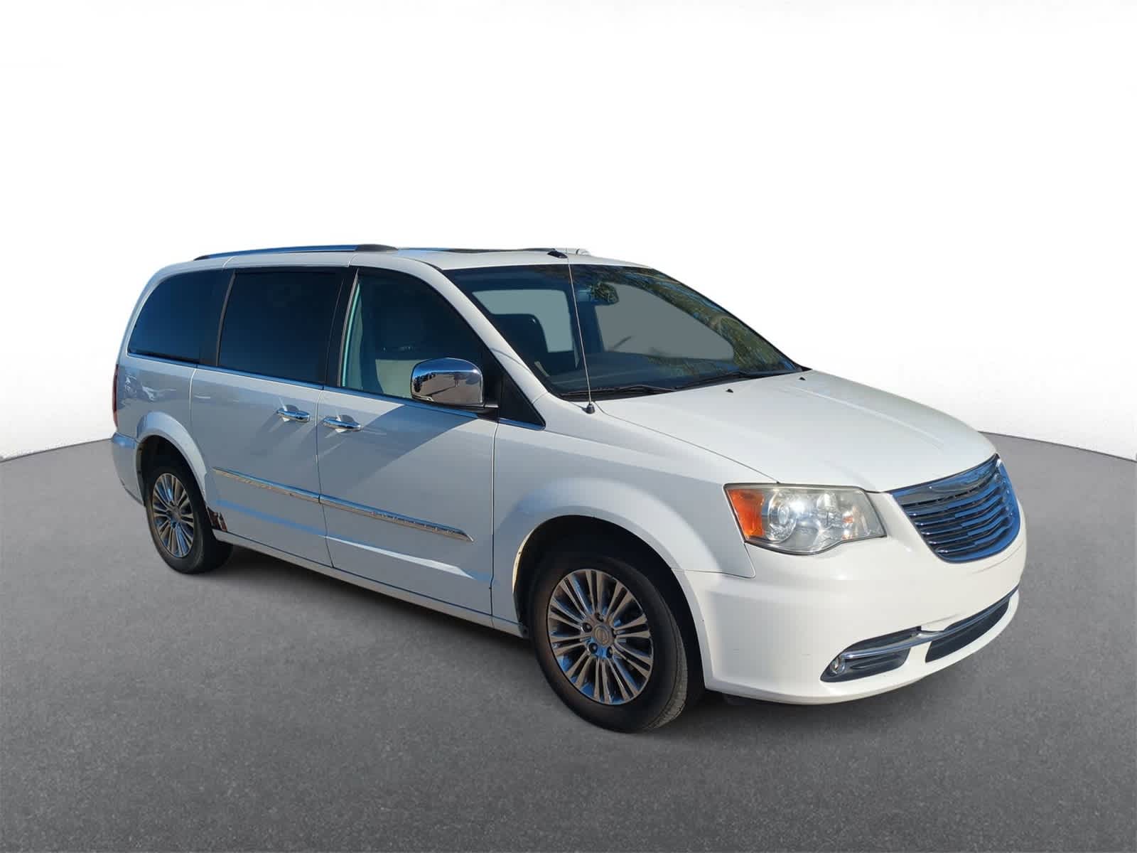 Thumbnail: 2011 Chrysler Town & Country - 2