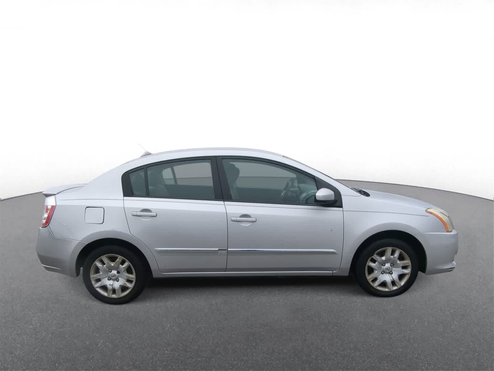 Thumbnail: 2011 Nissan Sentra - 9