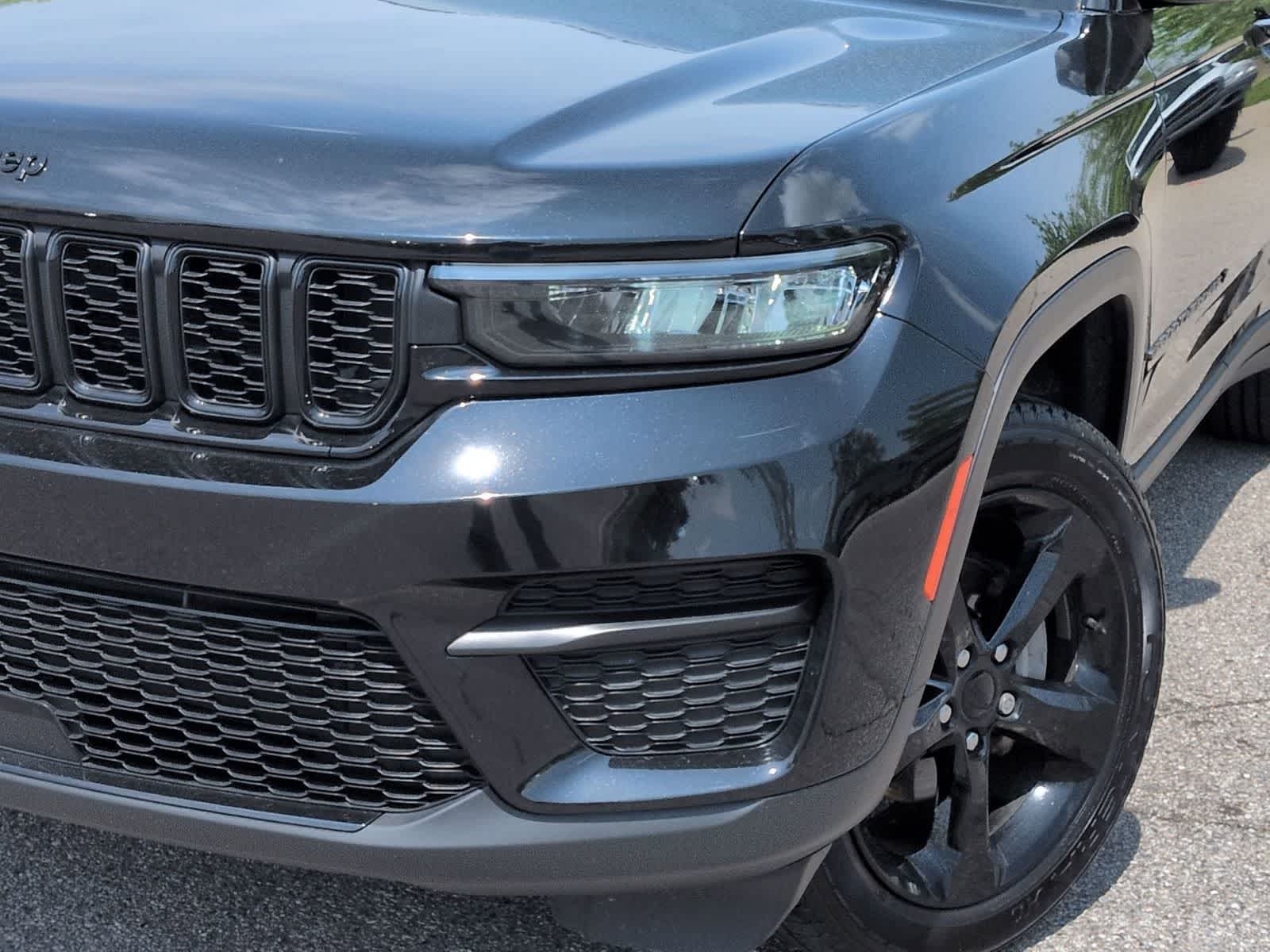 Thumbnail: 2023 Jeep Grand Cherokee - 11
