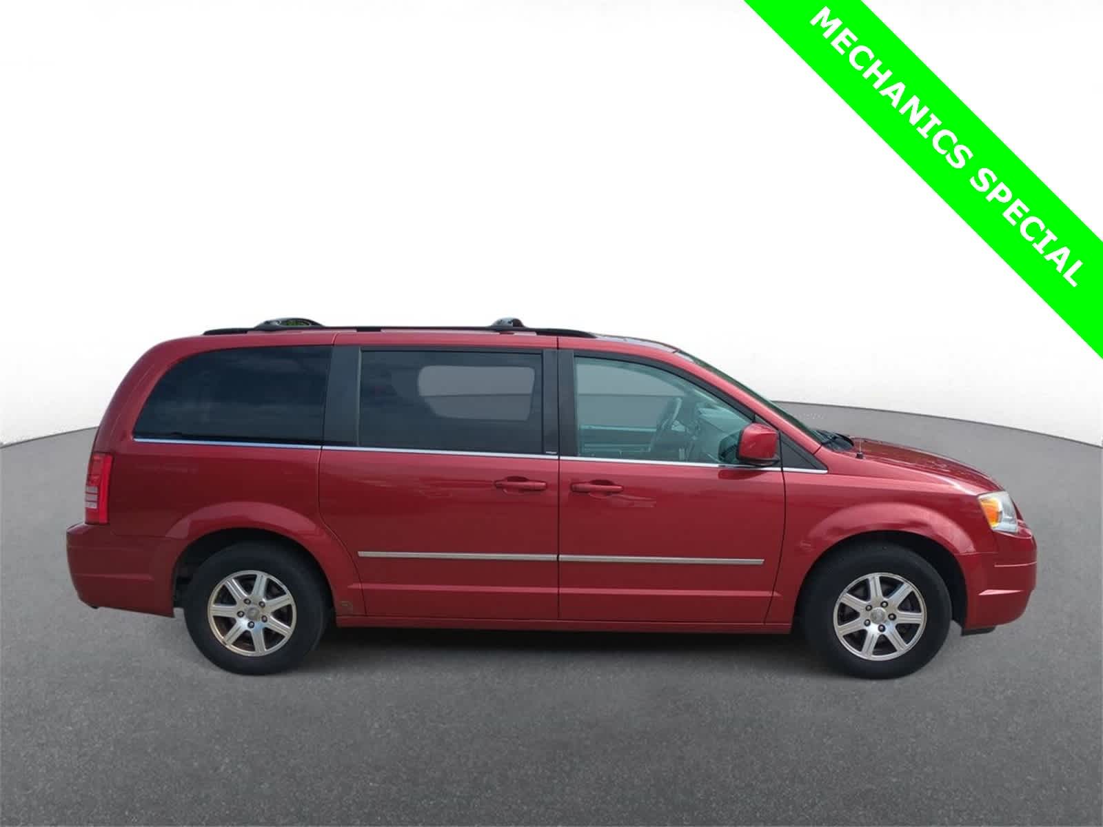 Thumbnail: 2009 Chrysler Town & Country - 9