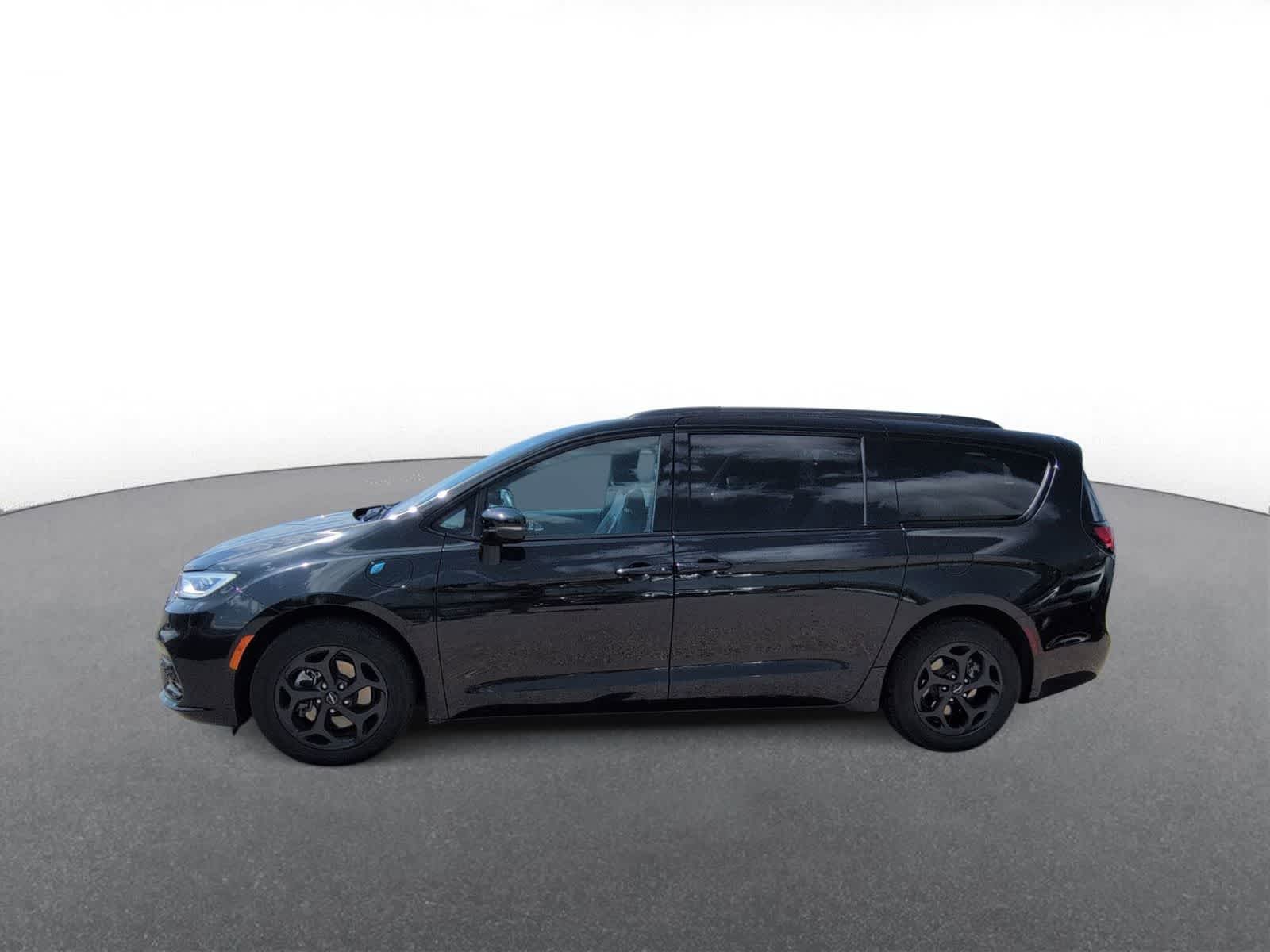 Thumbnail: 2021 Chrysler Pacifica - 5