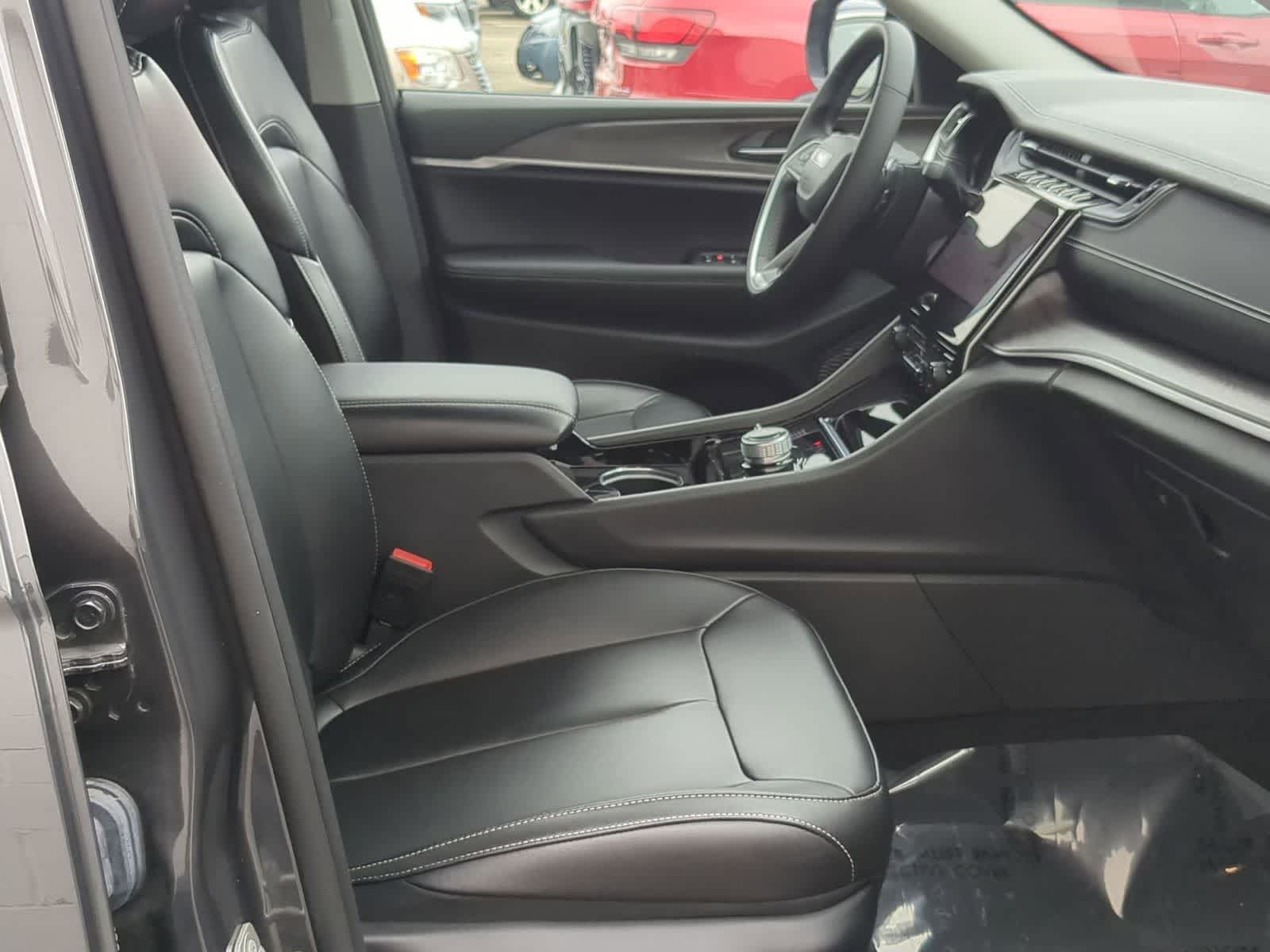 Thumbnail: 2023 Jeep Grand Cherokee - 21