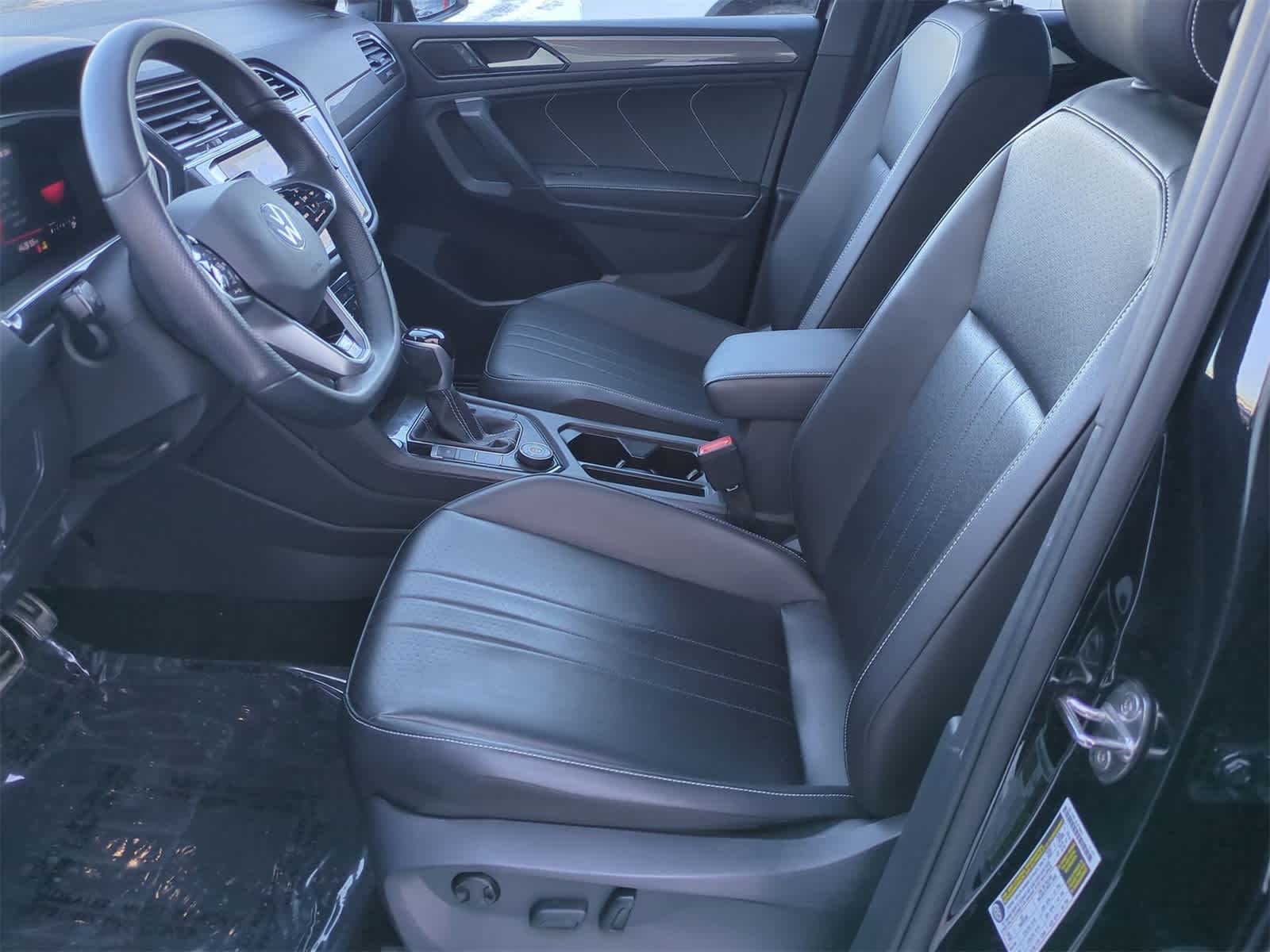 Thumbnail: 2022 Volkswagen Tiguan - 15