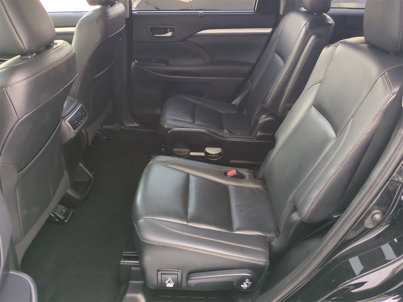 Thumbnail: 2019 Toyota Highlander - 20