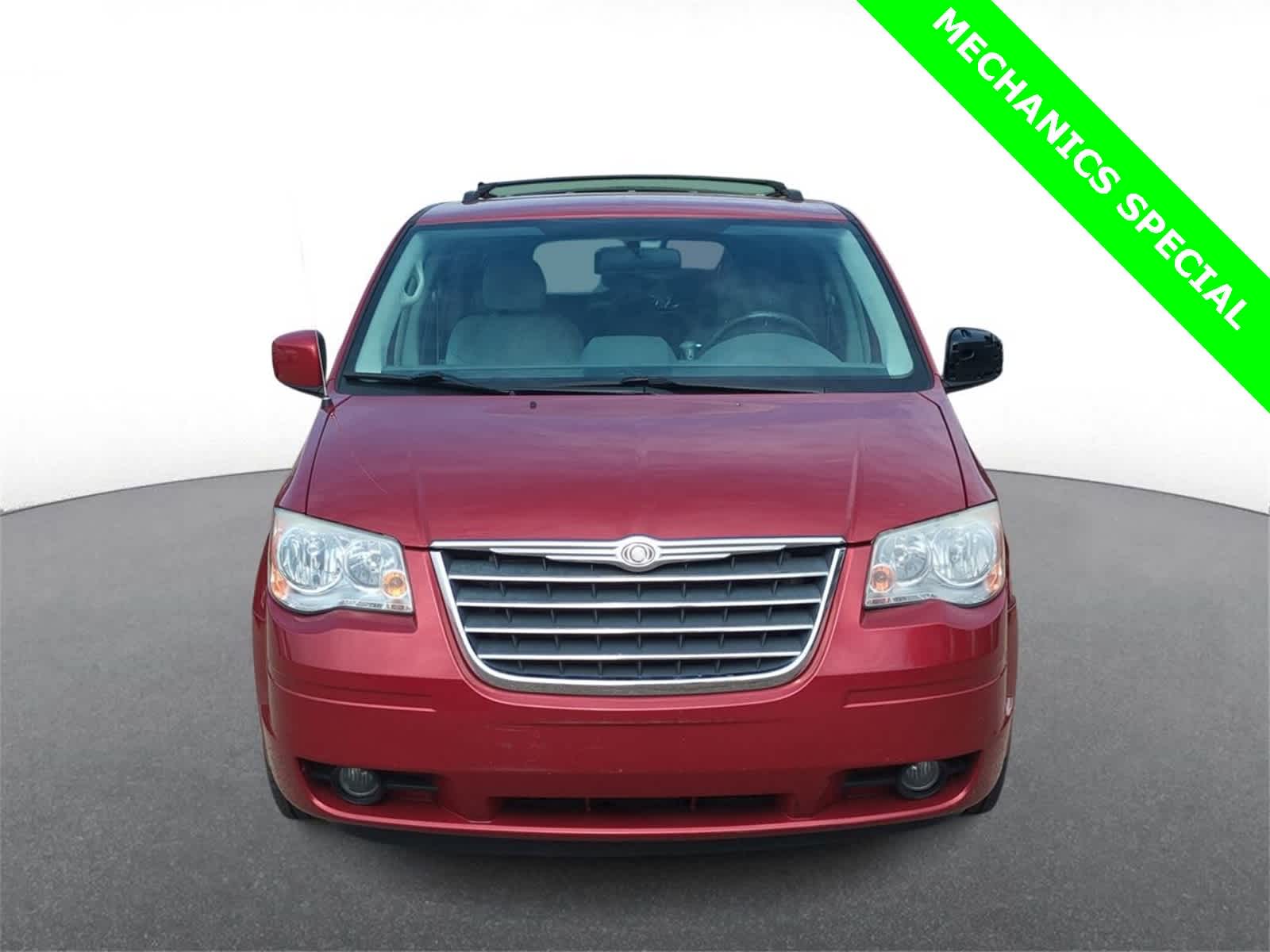 Thumbnail: 2009 Chrysler Town & Country - 3