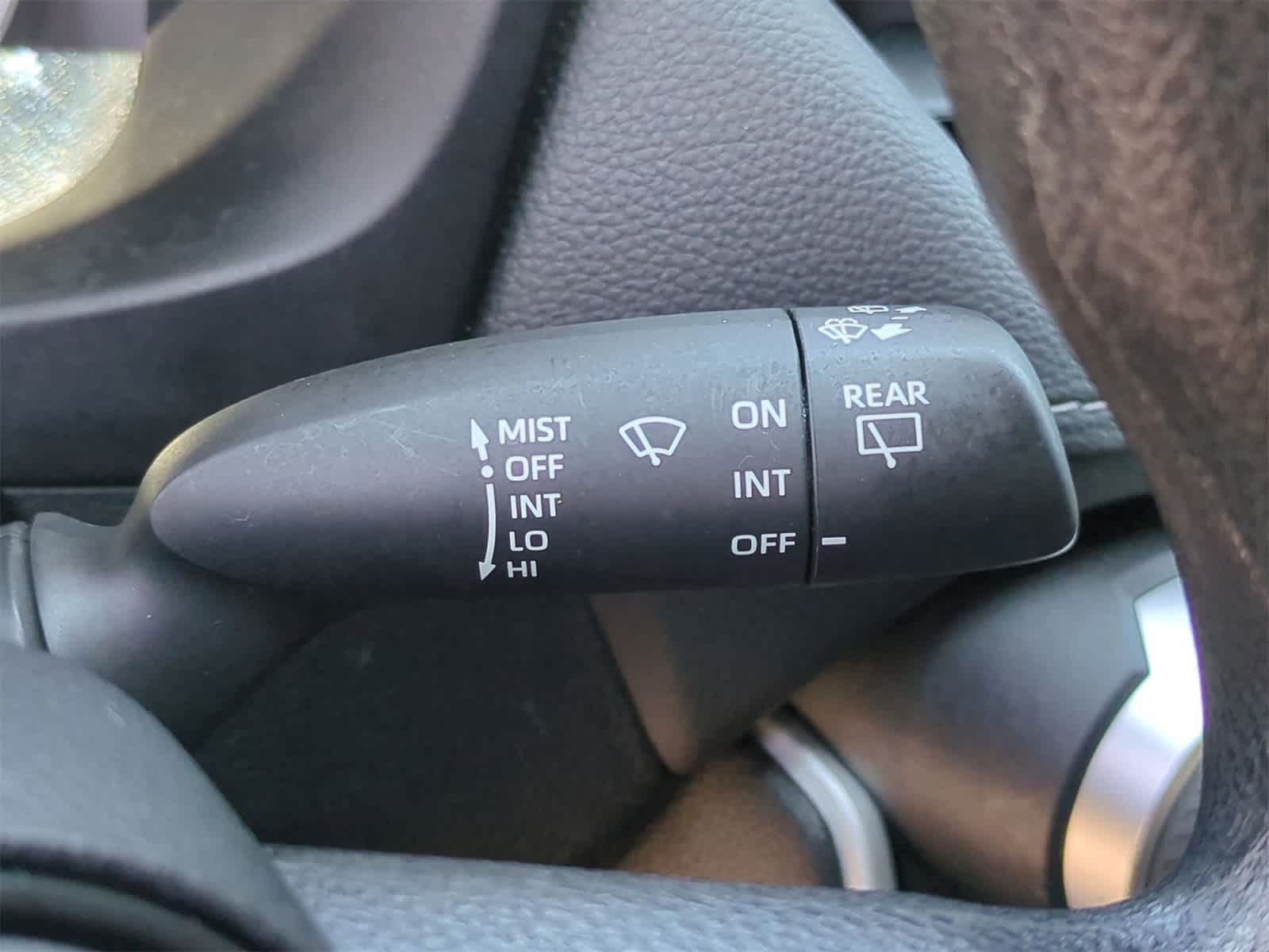Thumbnail: 2022 Toyota RAV4 - 23