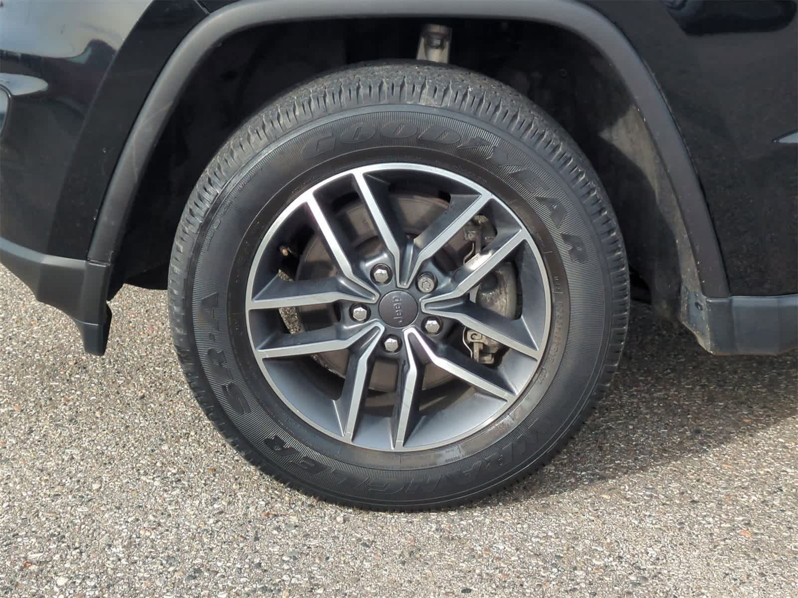 Thumbnail: 2021 Jeep Grand Cherokee - 21