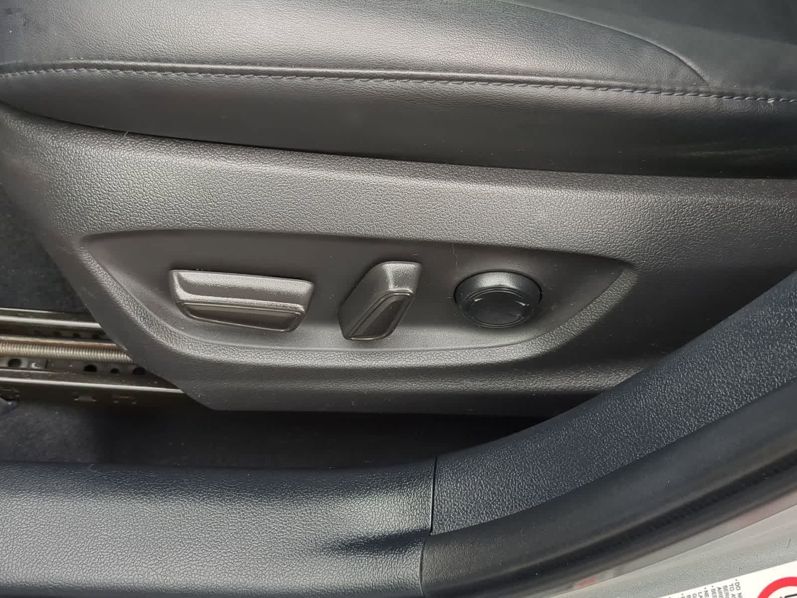 Thumbnail: 2022 Toyota Prius - 17