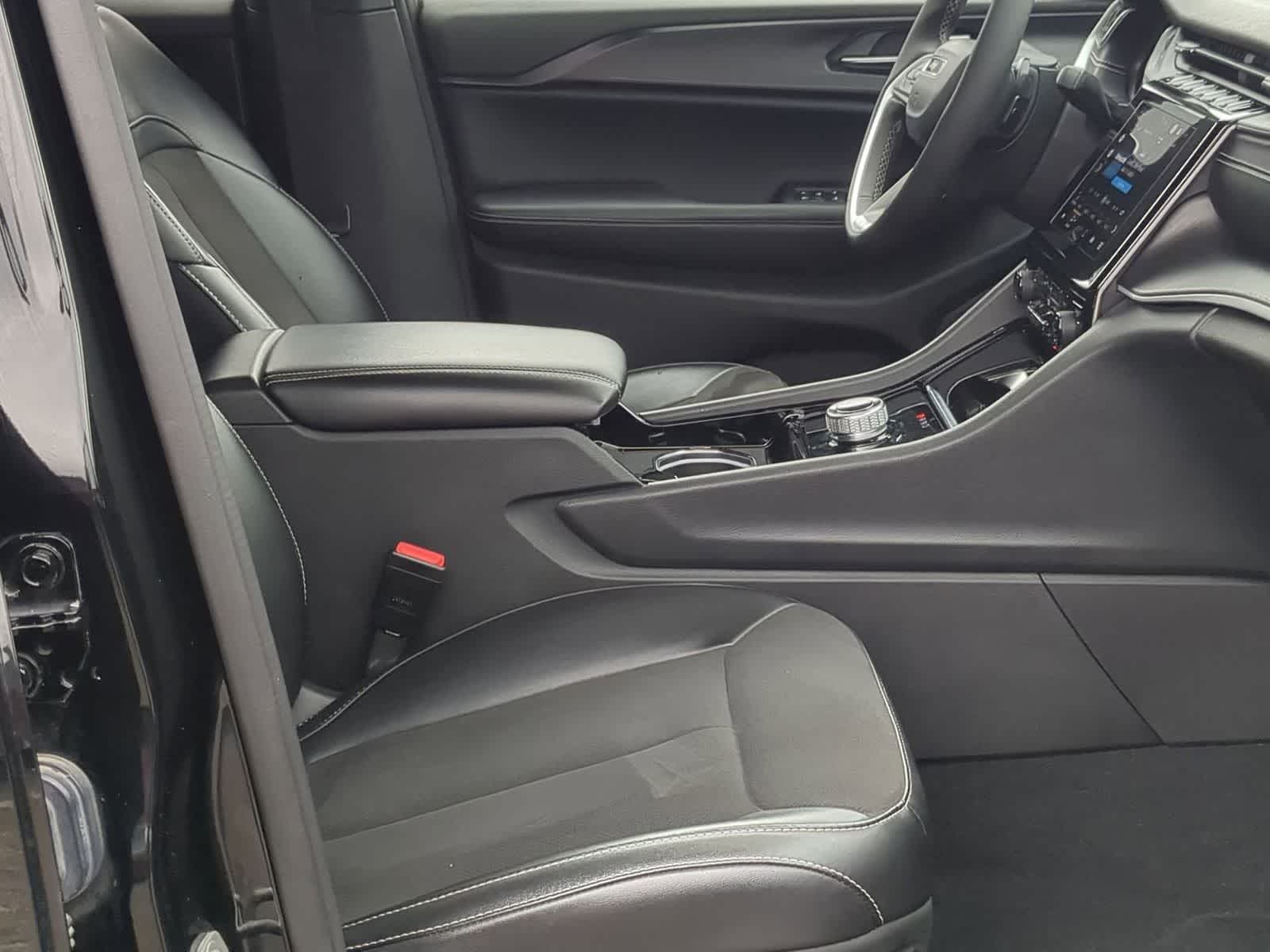 Thumbnail: 2023 Jeep Grand Cherokee - 21