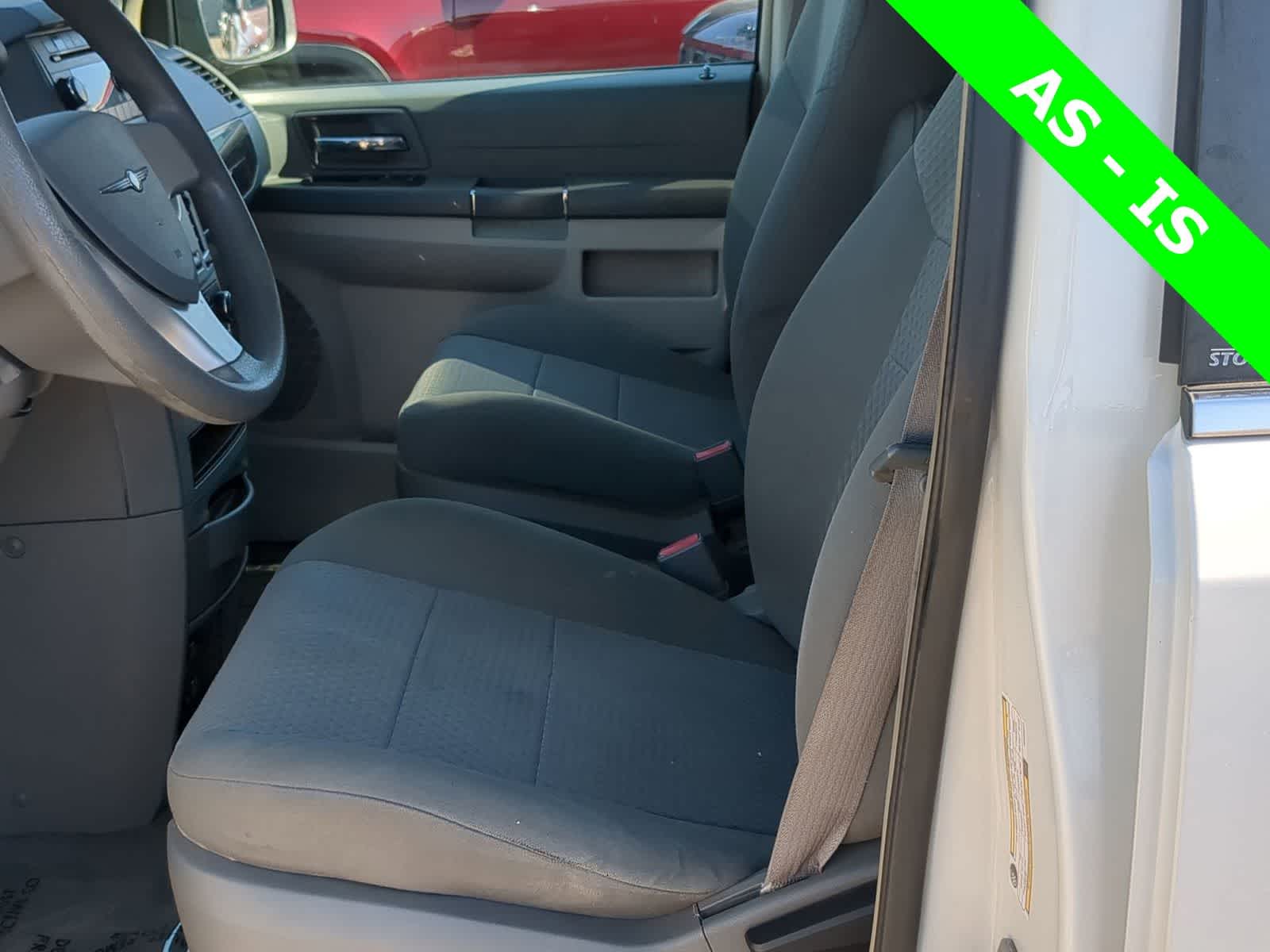 Thumbnail: 2010 Chrysler Town & Country - 16