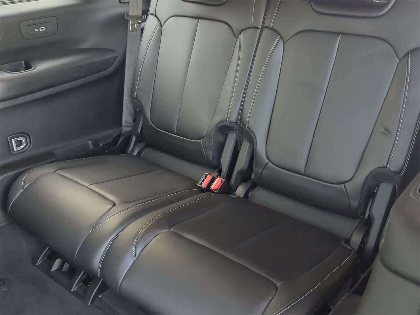 Thumbnail: 2022 Jeep Grand Cherokee L - 21