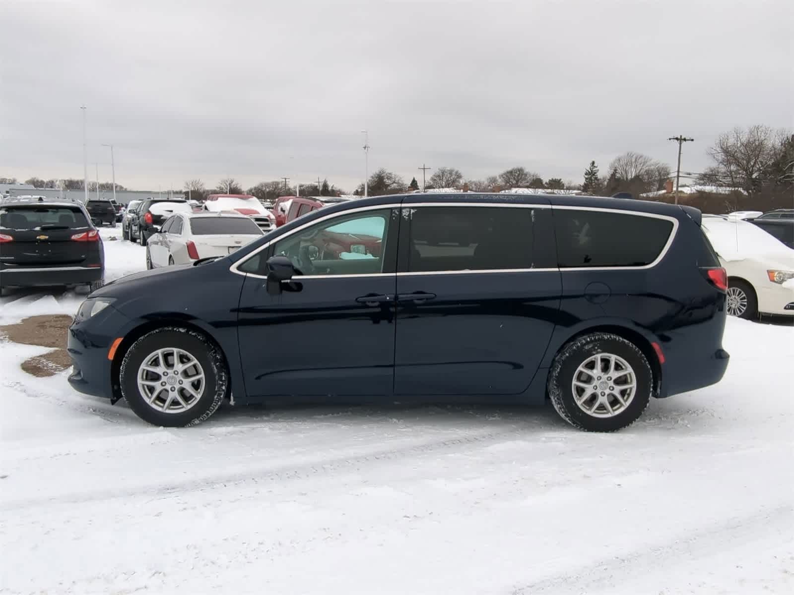 Thumbnail: 2017 Chrysler Pacifica - 11
