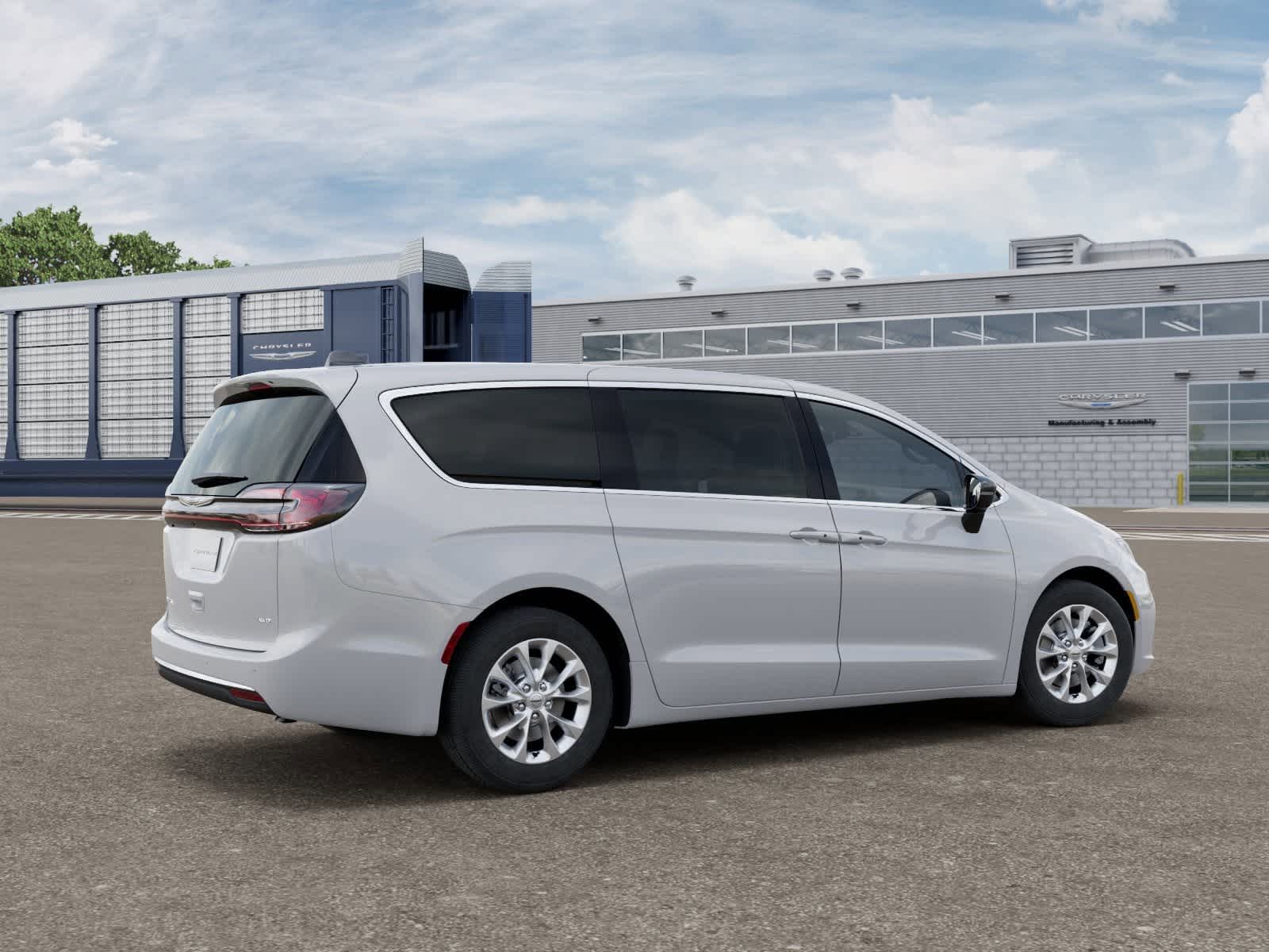 Thumbnail: 2026 Chrysler Pacifica - 4