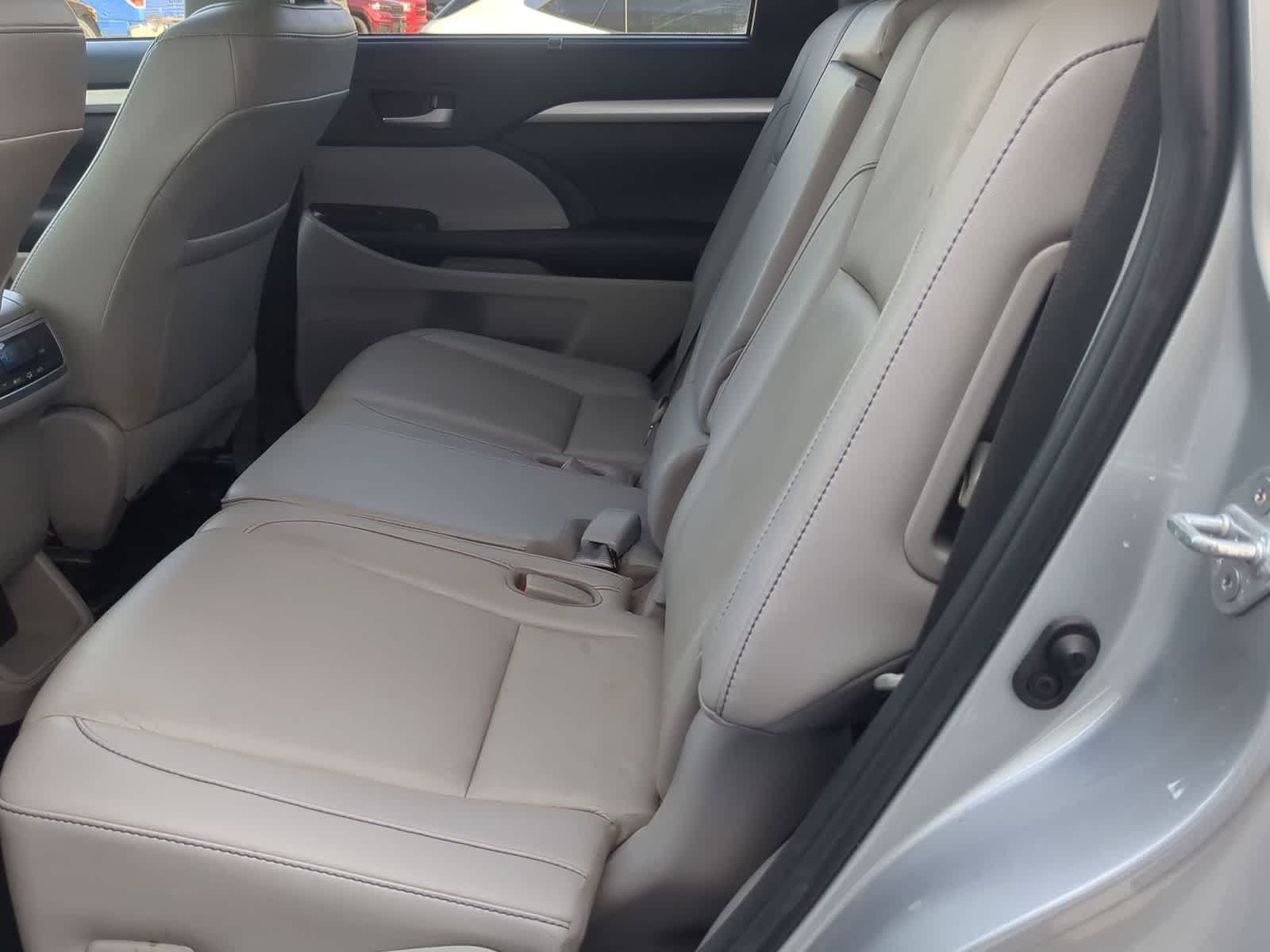 Thumbnail: 2019 Toyota Highlander - 19