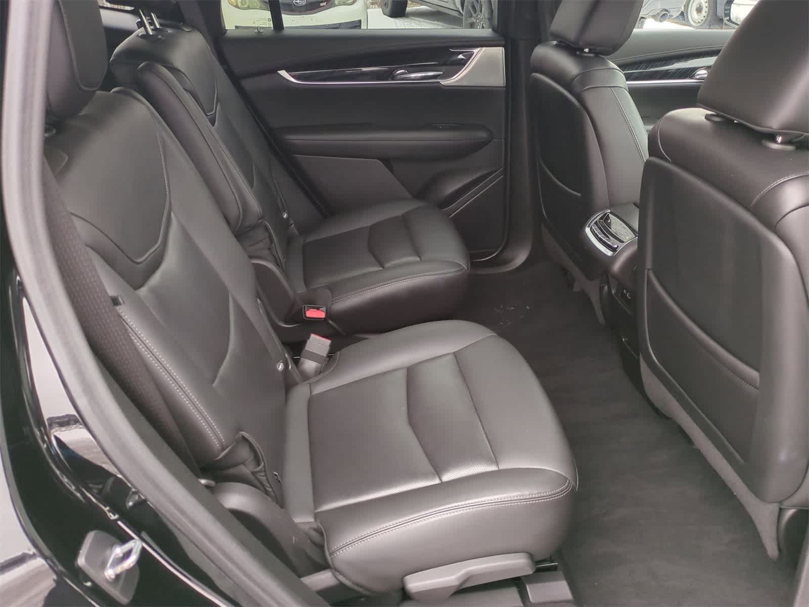 Thumbnail: 2023 Cadillac XT6 - 21