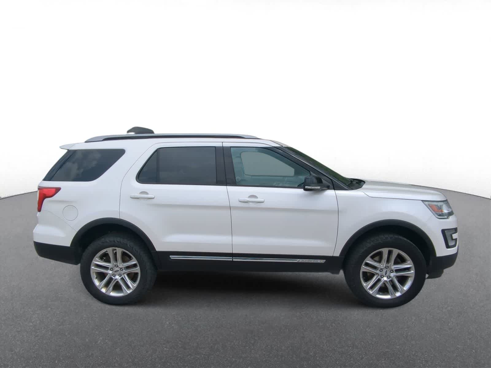 Thumbnail: 2017 Ford Explorer - 9