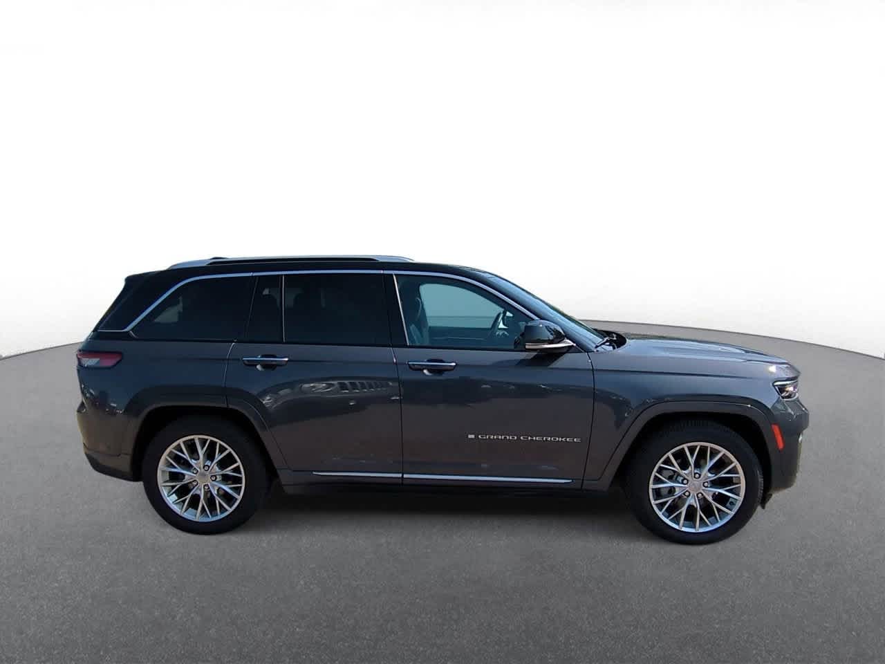 Thumbnail: 2022 Jeep Grand Cherokee - 9