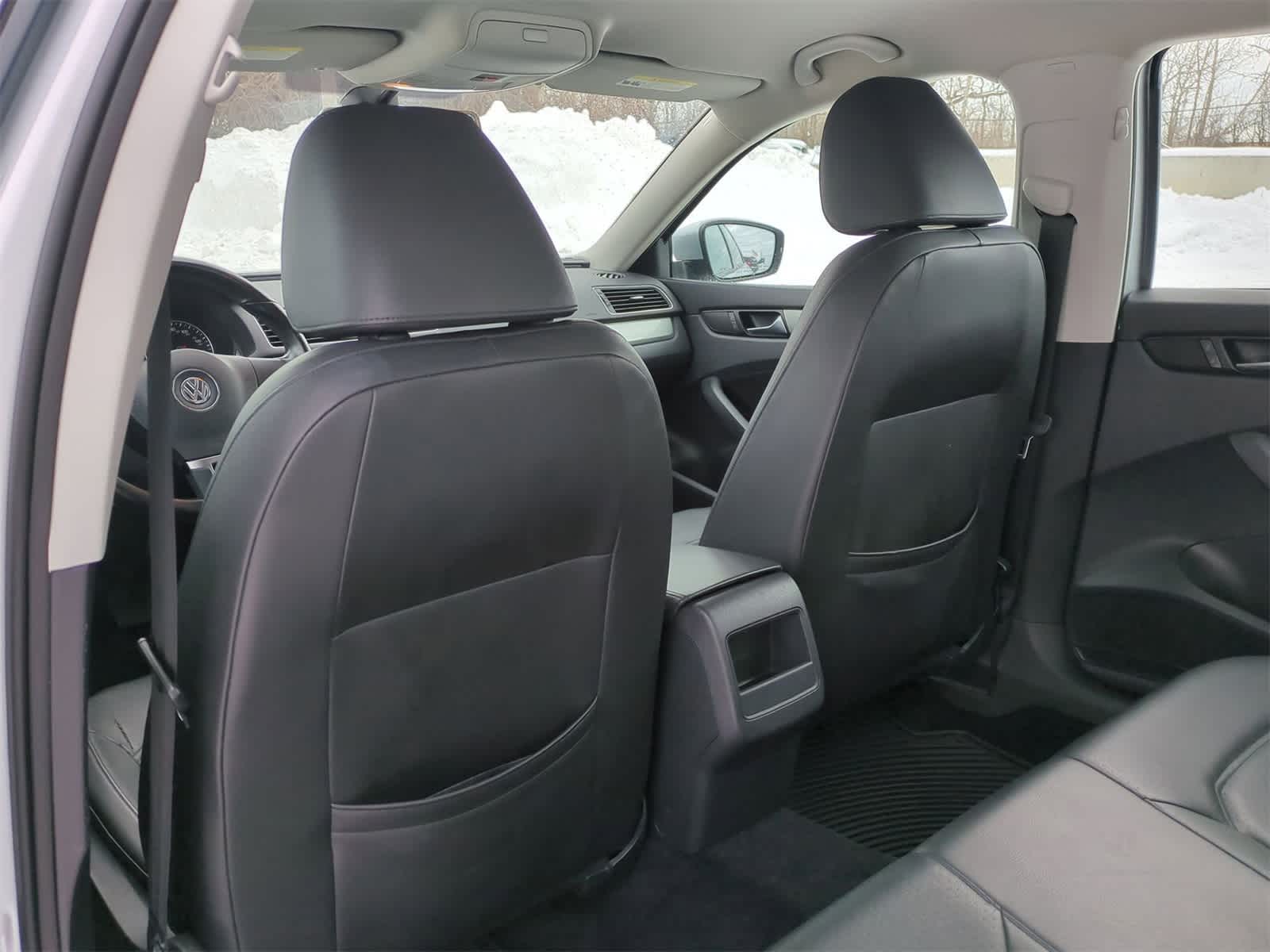 2014 Volkswagen Passat Wolfsburg Edition 16